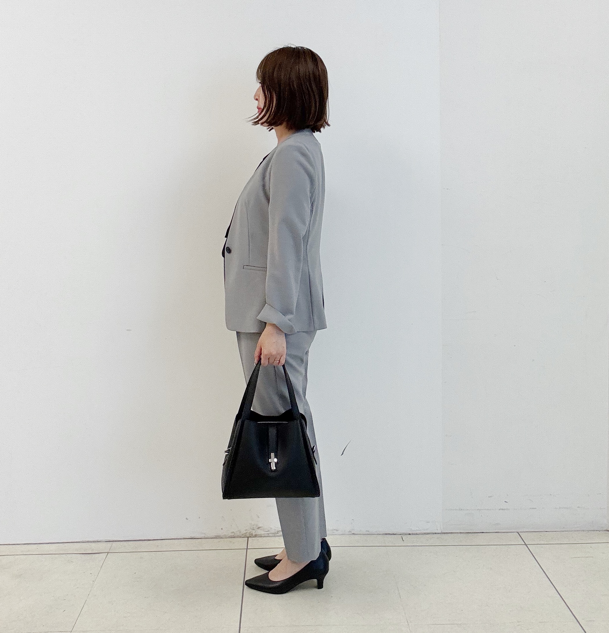 yoshiyaさんの「INDIVI｜【長さ調整自由】マーブルバイカラー ロングネックレス」を使ったコーディネート
