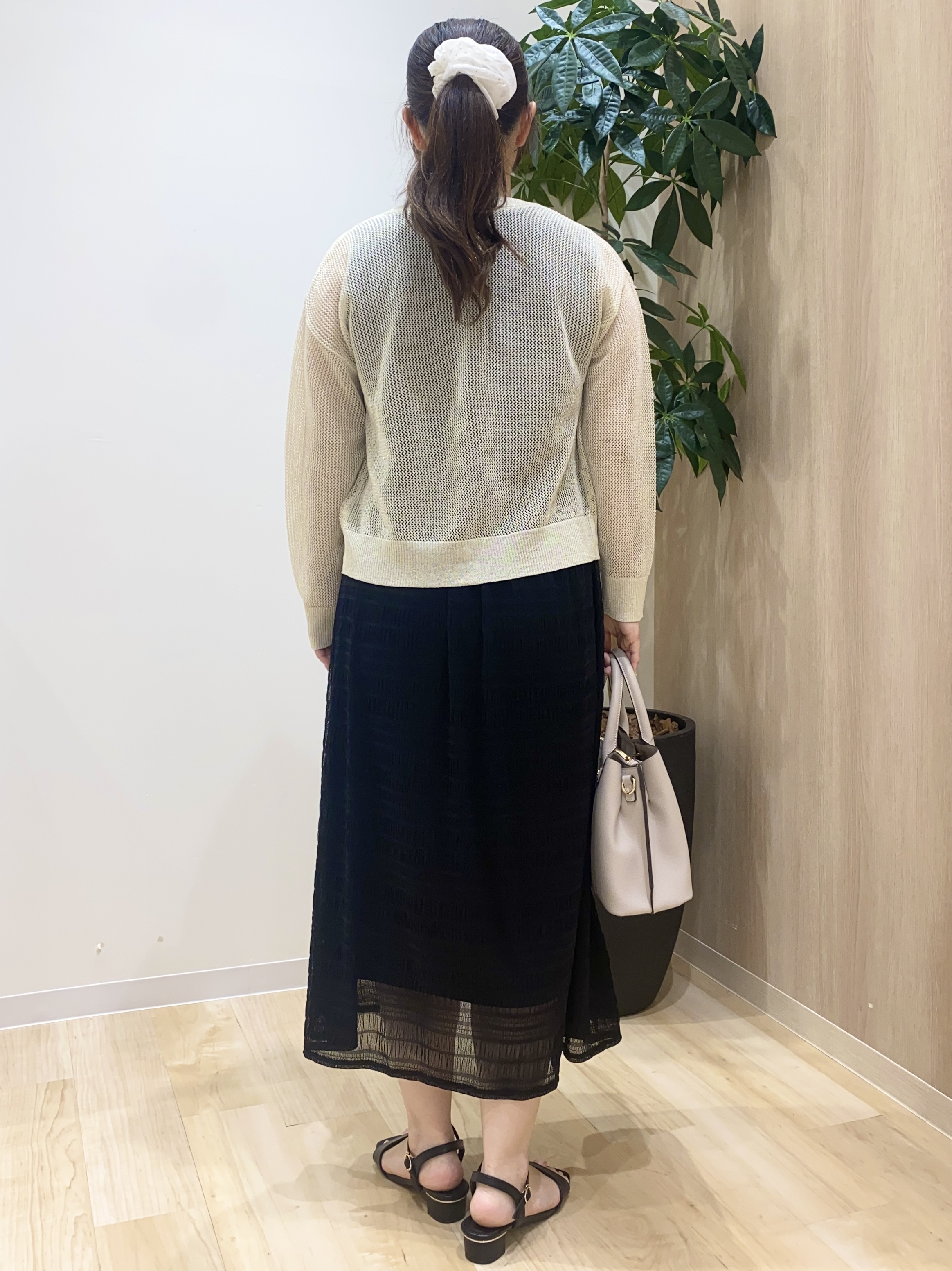 HANAさんの「grove｜ラメメッシュキーネックカーディガン」を使ったコーディネート