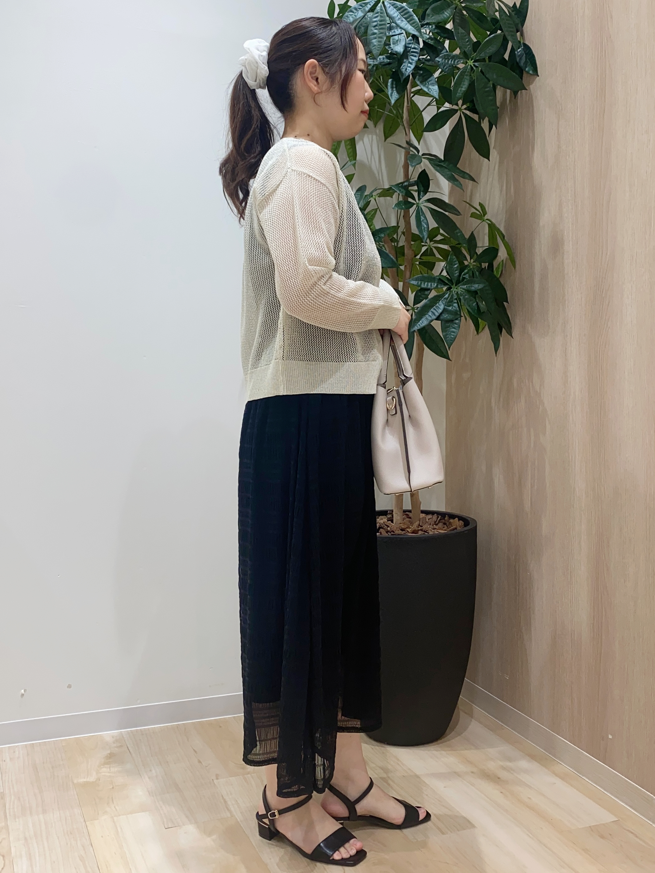 HANAさんの「grove｜ラメメッシュキーネックカーディガン」を使ったコーディネート