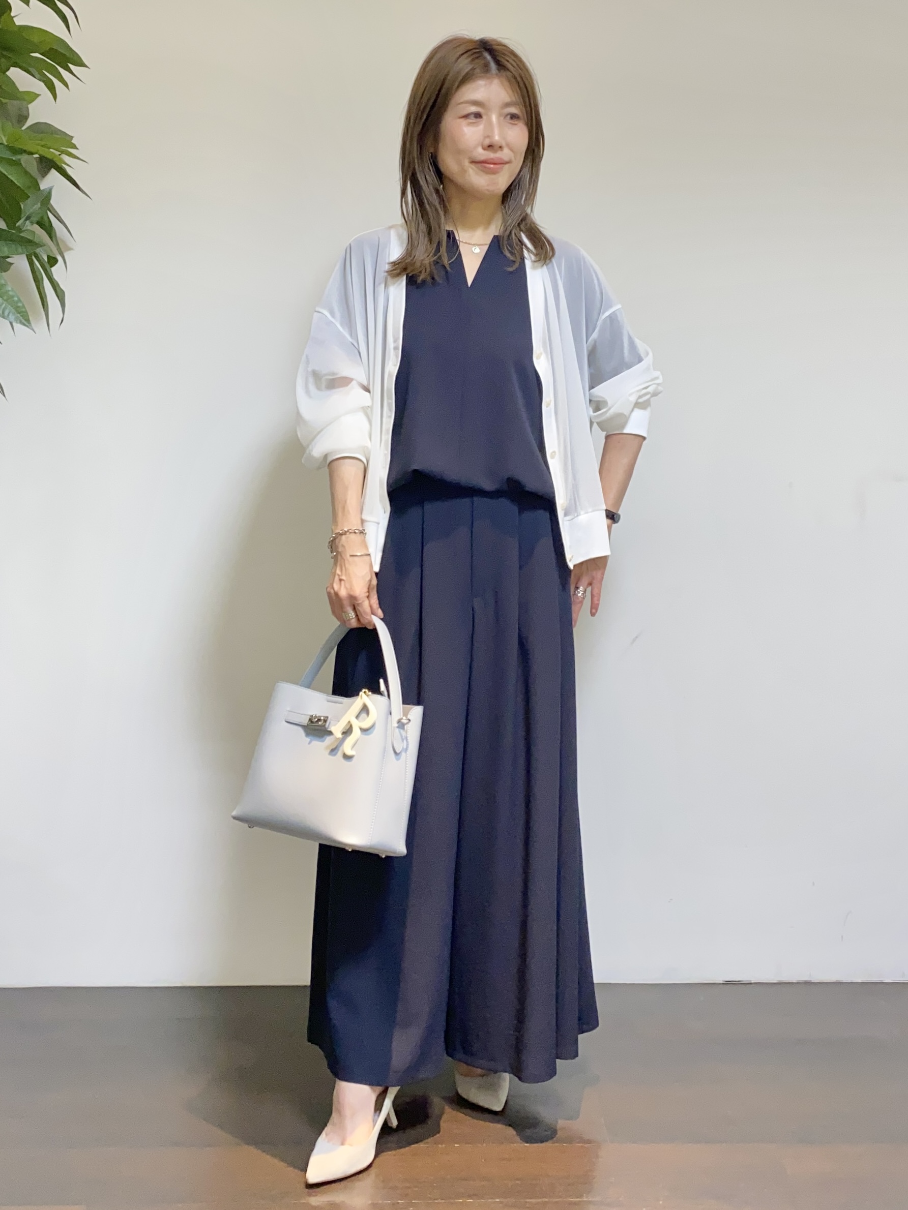 tomoさんの「UNTITLED｜【7色展開/ゆったり/ショート丈】シアートリコットカーディガン」を使ったコーディネート