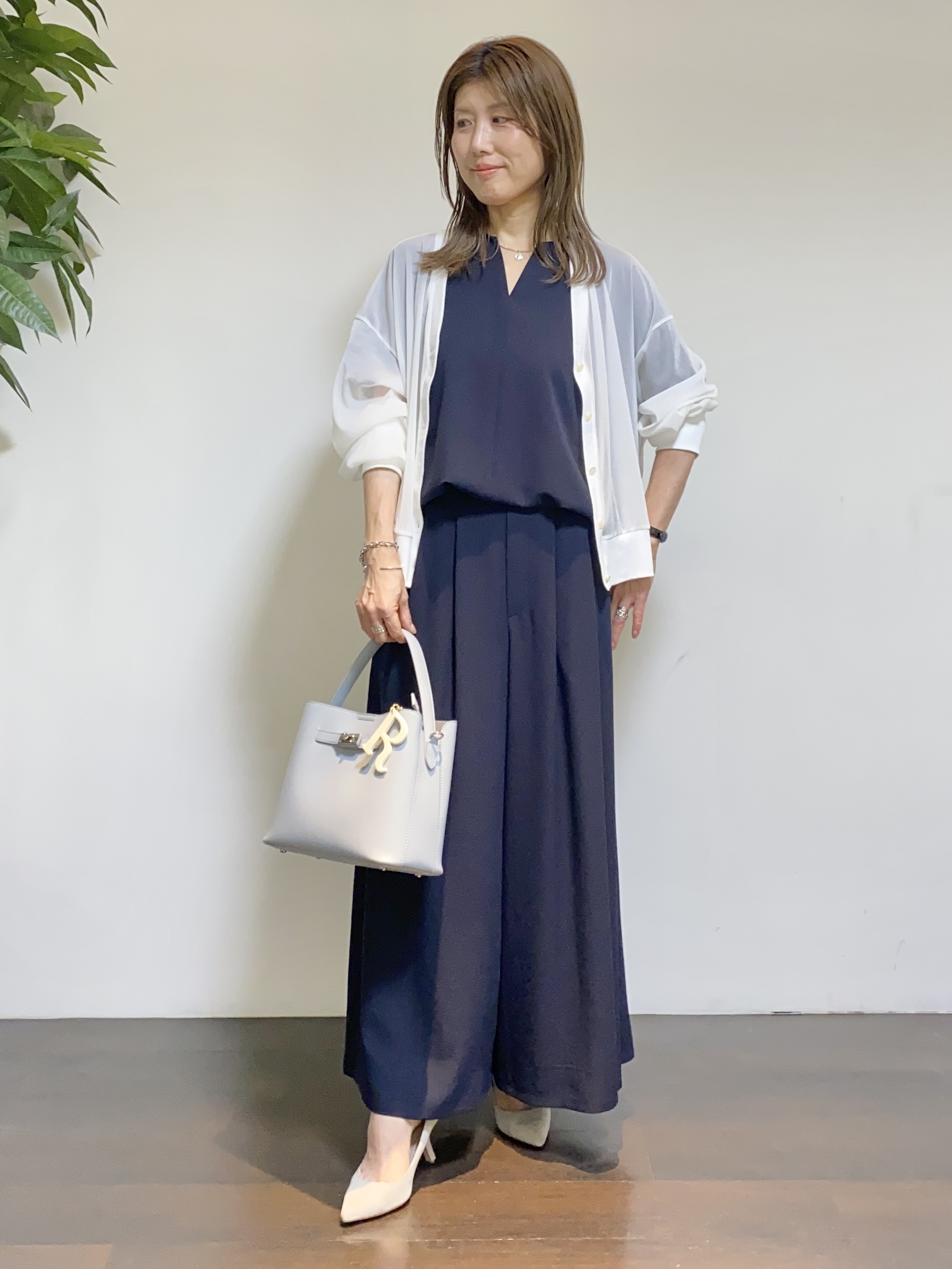 tomoさんの「UNTITLED｜【7色展開/ゆったり/ショート丈】シアートリコットカーディガン」を使ったコーディネート