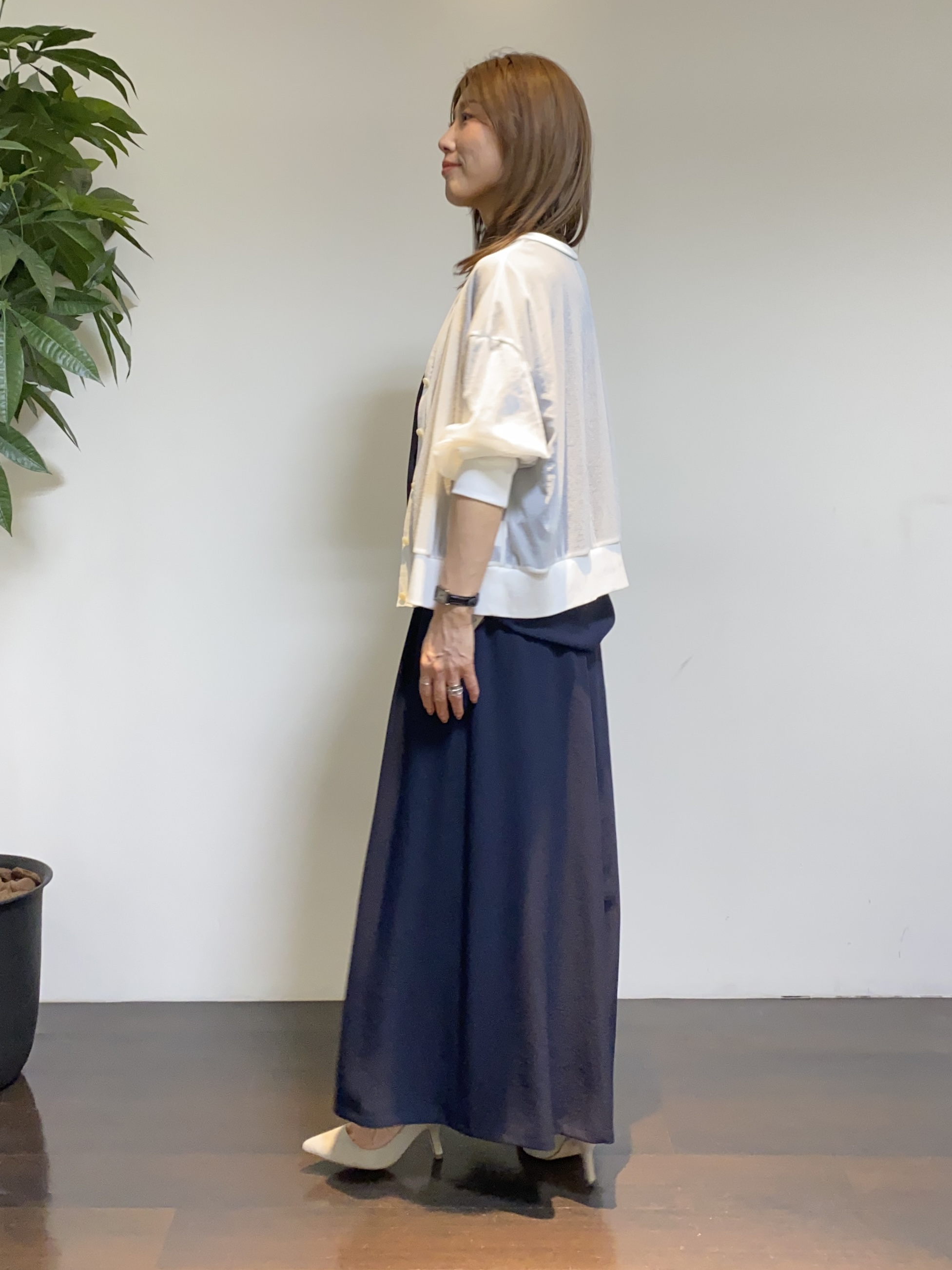 tomoさんの「UNTITLED｜【7色展開/ゆったり/ショート丈】シアートリコットカーディガン」を使ったコーディネート