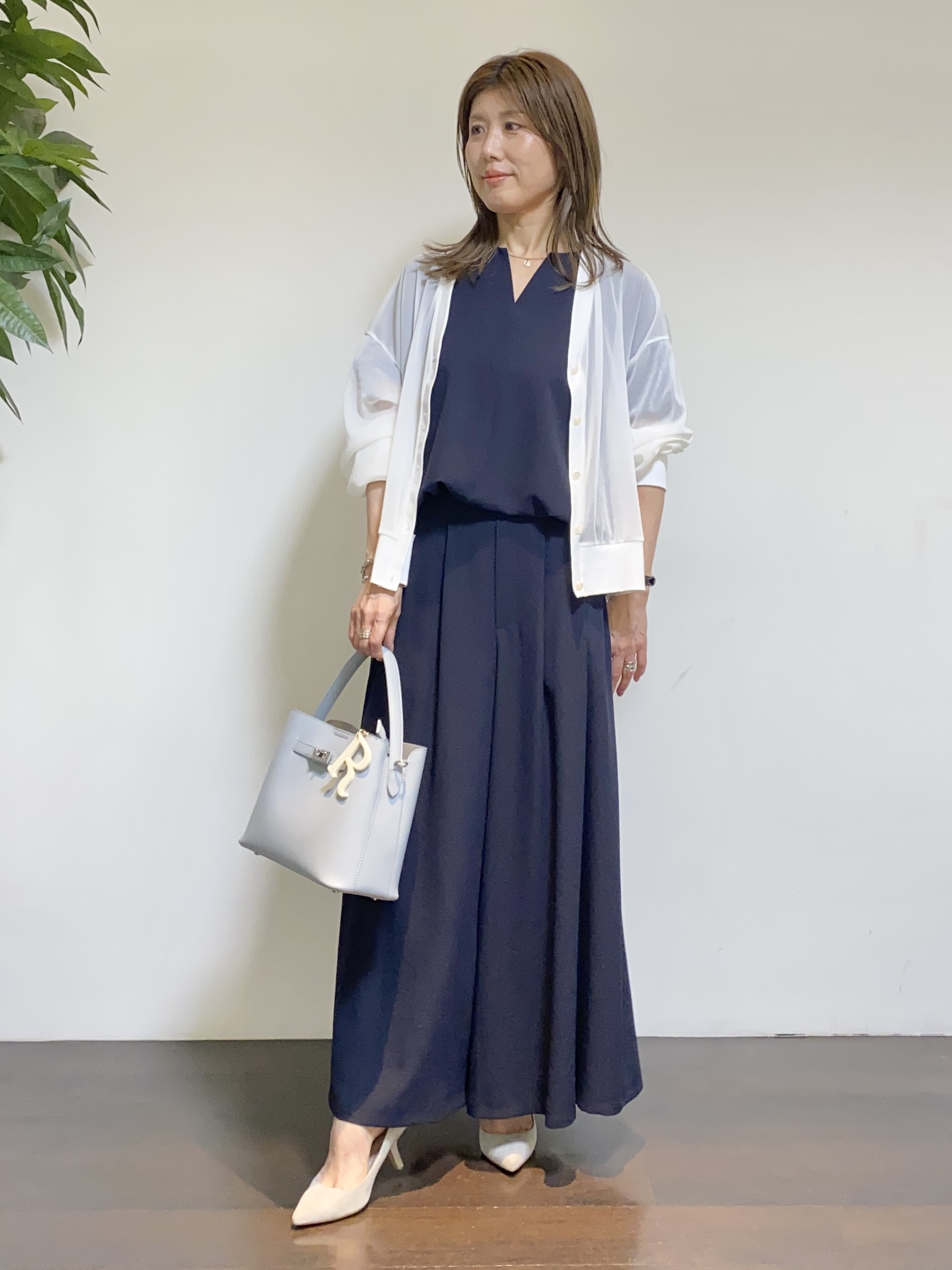 tomoさんの「UNTITLED｜【7色展開/ゆったり/ショート丈】シアートリコットカーディガン」を使ったコーディネート