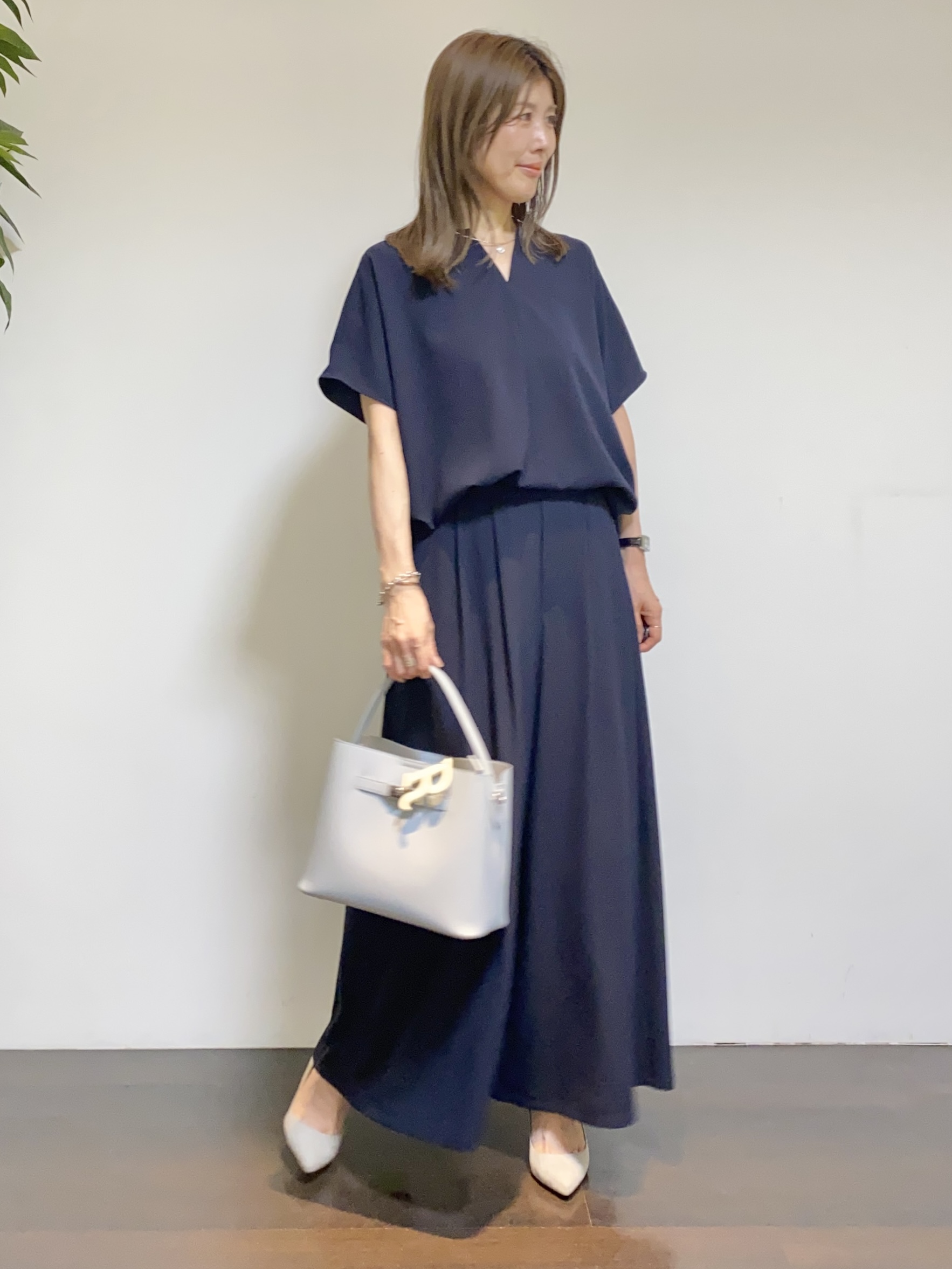 tomoさんの「UNTITLED｜【7色展開/ゆったり/ショート丈】シアートリコットカーディガン」を使ったコーディネート