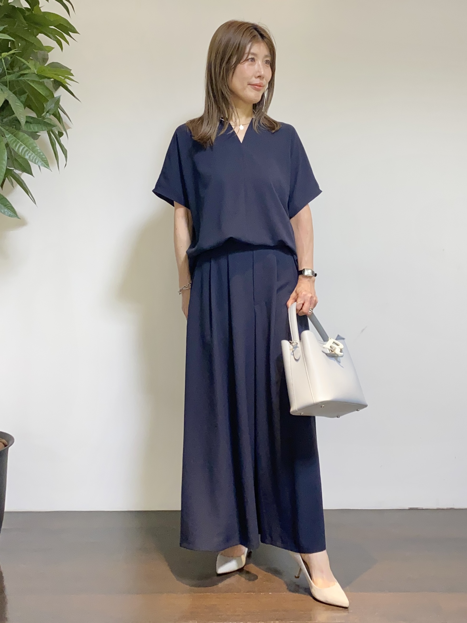 tomoさんの「UNTITLED｜【7色展開/ゆったり/ショート丈】シアートリコットカーディガン」を使ったコーディネート