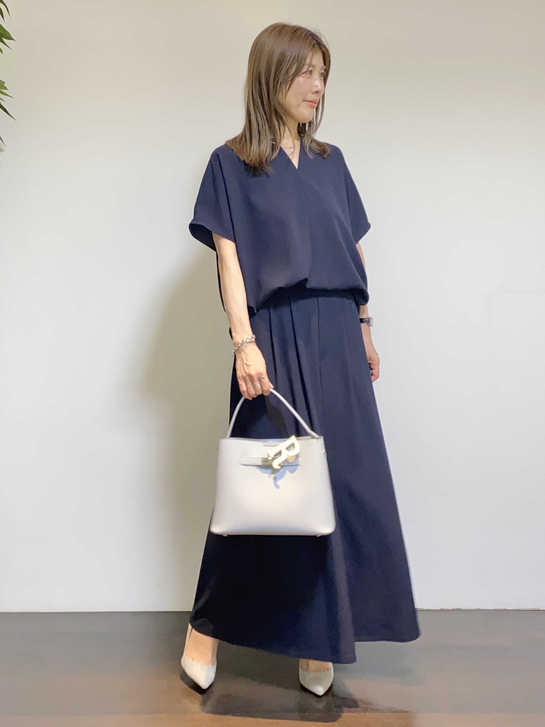 tomoさんの「UNTITLED｜【7色展開/ゆったり/ショート丈】シアートリコットカーディガン」を使ったコーディネート