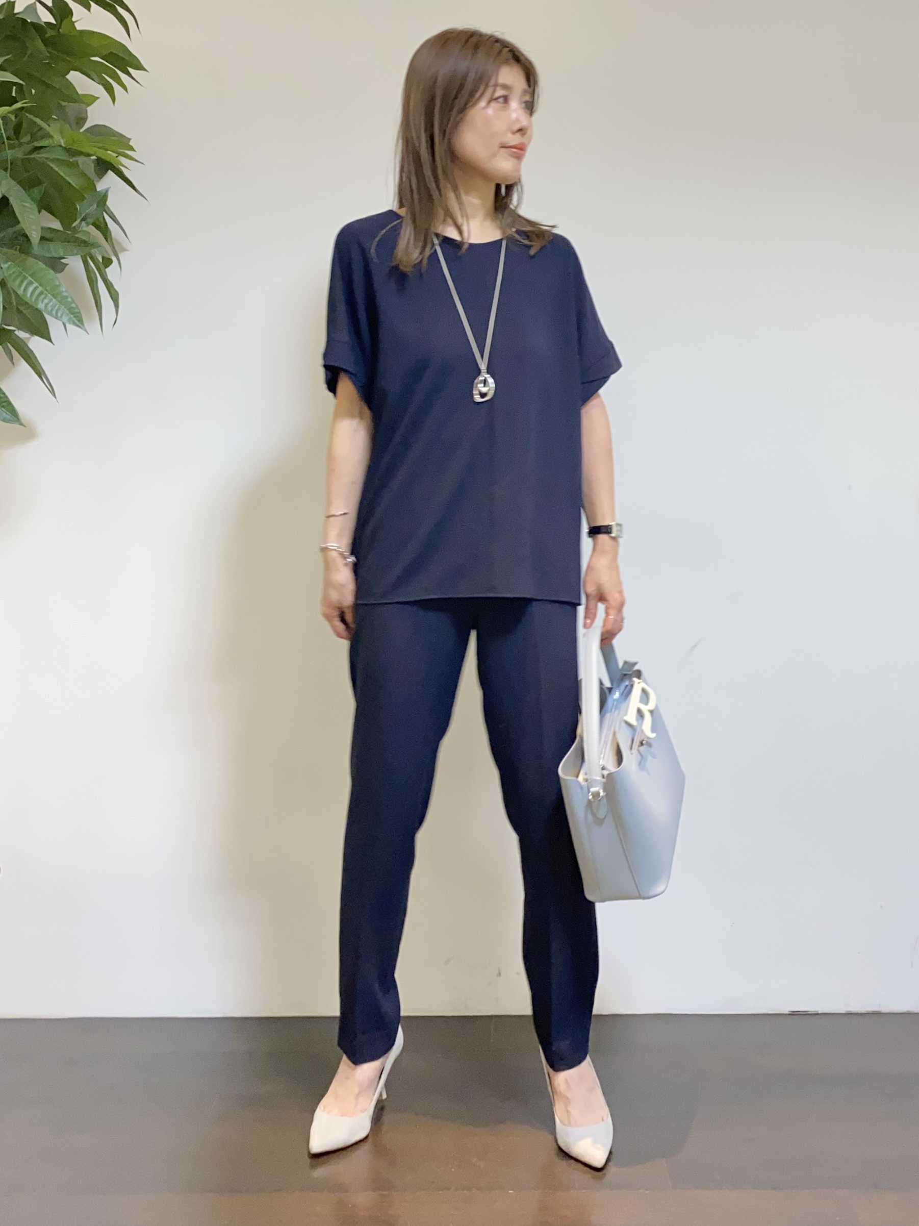 tomoさんの「UNTITLED｜【セットアップ可/UVカット/前後2WAY】リラクシーフレンチスリーブブラウス」を使ったコーディネート