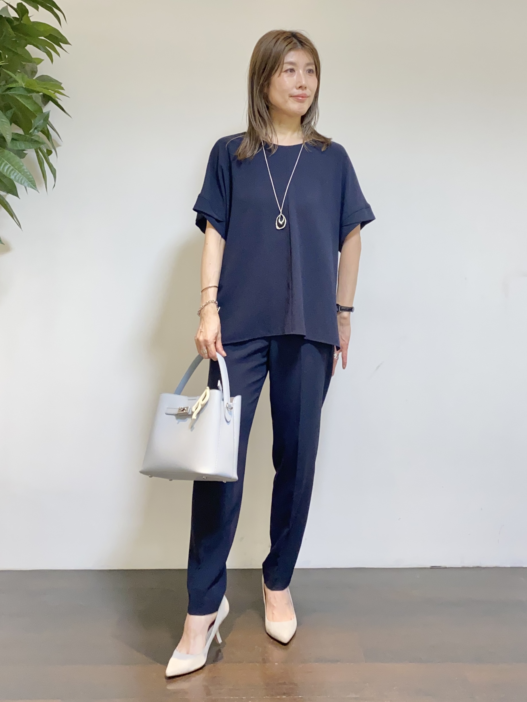 tomoさんの「UNTITLED｜【セットアップ可/UVカット/前後2WAY】リラクシーフレンチスリーブブラウス」を使ったコーディネート