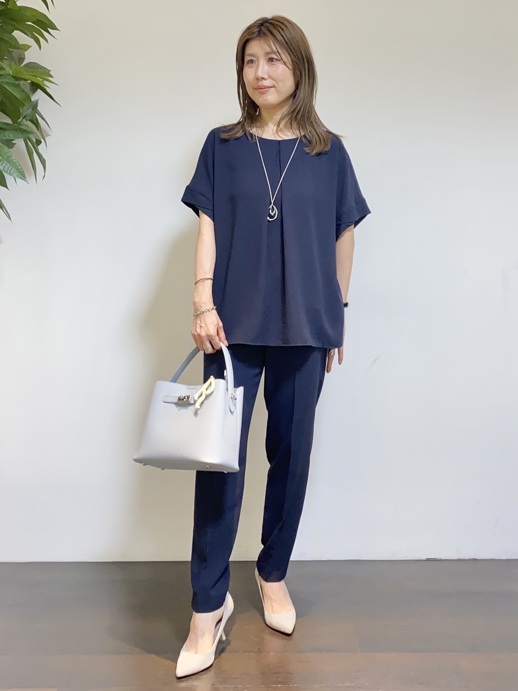 tomoさんの「UNTITLED｜【セットアップ可/UVカット/前後2WAY】リラクシーフレンチスリーブブラウス」を使ったコーディネート