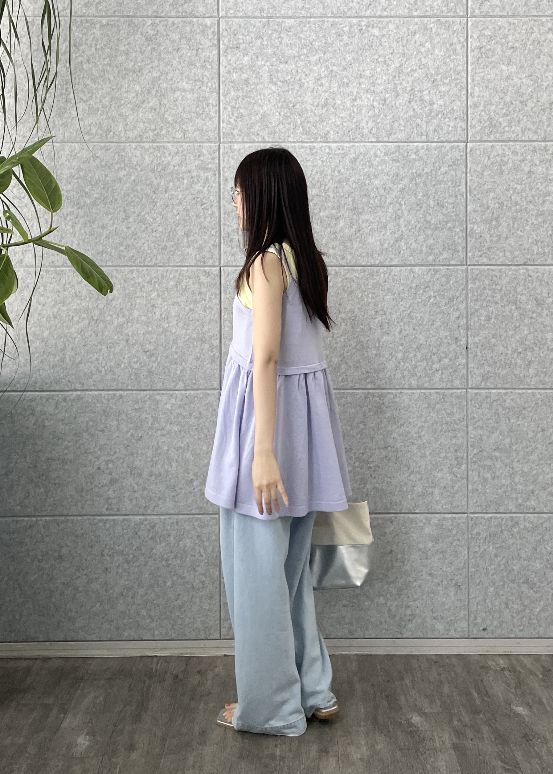 Renoさんの「INDIVI｜ギャザーフレアニットキャミ」を使ったコーディネート