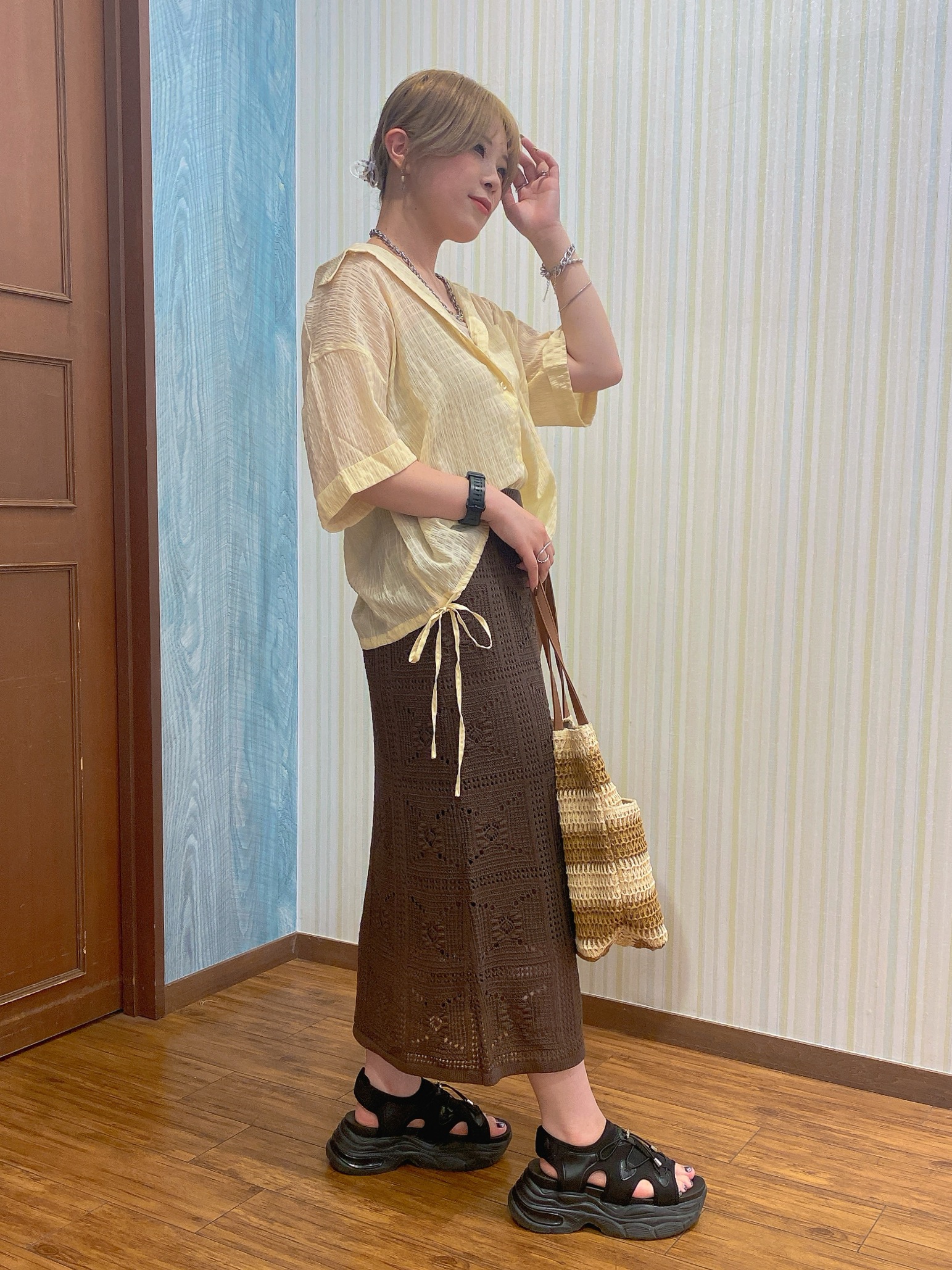 ayaさんの「SHOO･LA･RUE｜【S-LL/洗濯機可/体型カバー】さらさら シャーリングシフォン 裾ドロストシャツ」を使ったコーディネート
