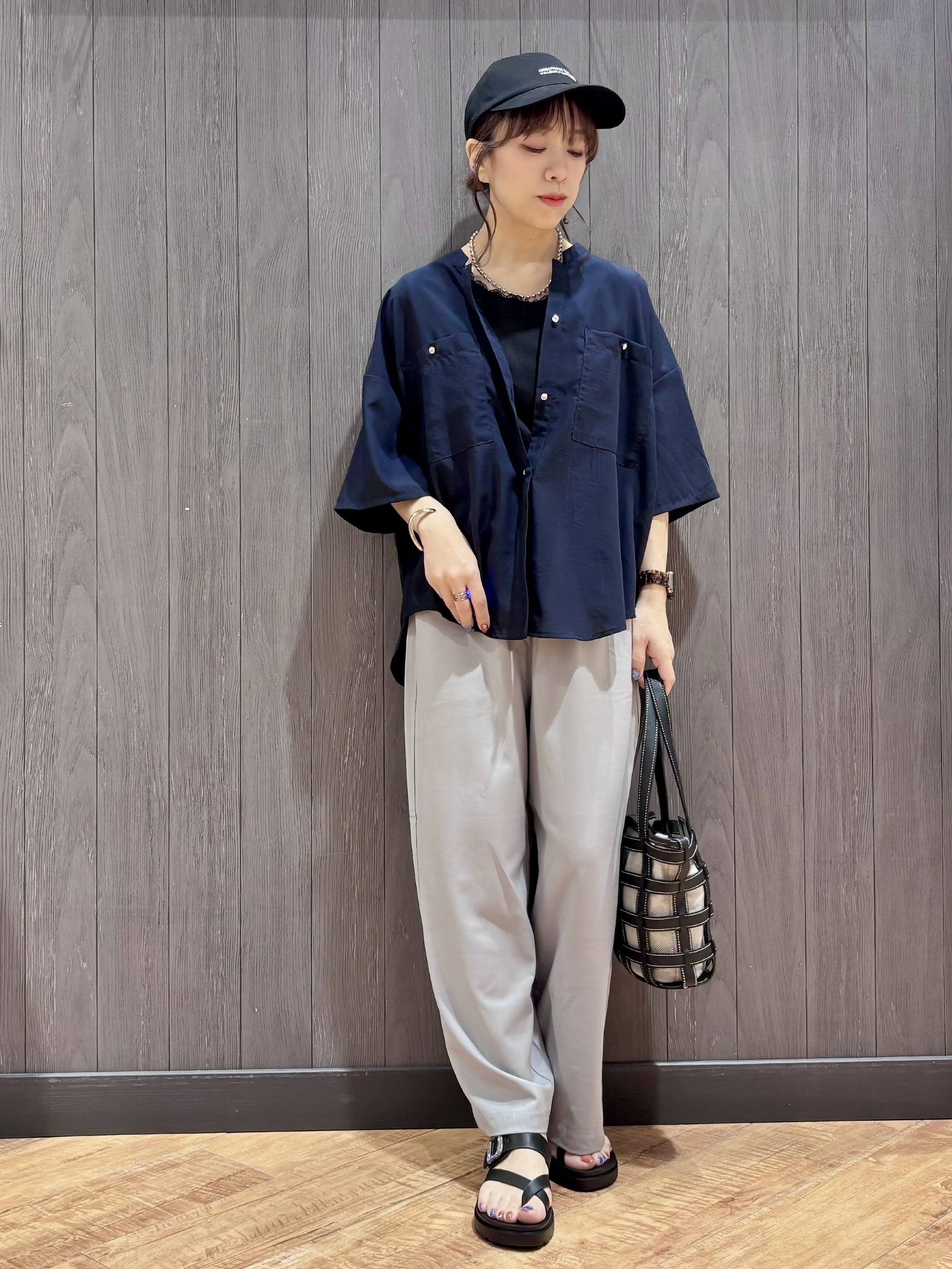 meiさんの「SHOO･LA･RUE｜【洗濯機可/S-LL】大人の抜け感 ゆるっと5分袖シャツ」を使ったコーディネート