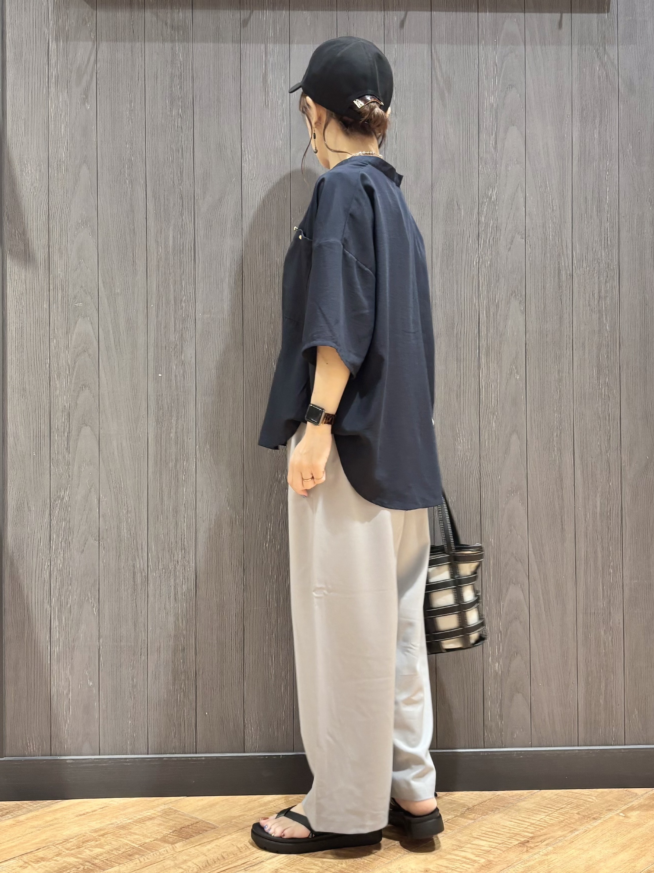 meiさんの「SHOO･LA･RUE｜【洗濯機可/S-LL】大人の抜け感 ゆるっと5分袖シャツ」を使ったコーディネート
