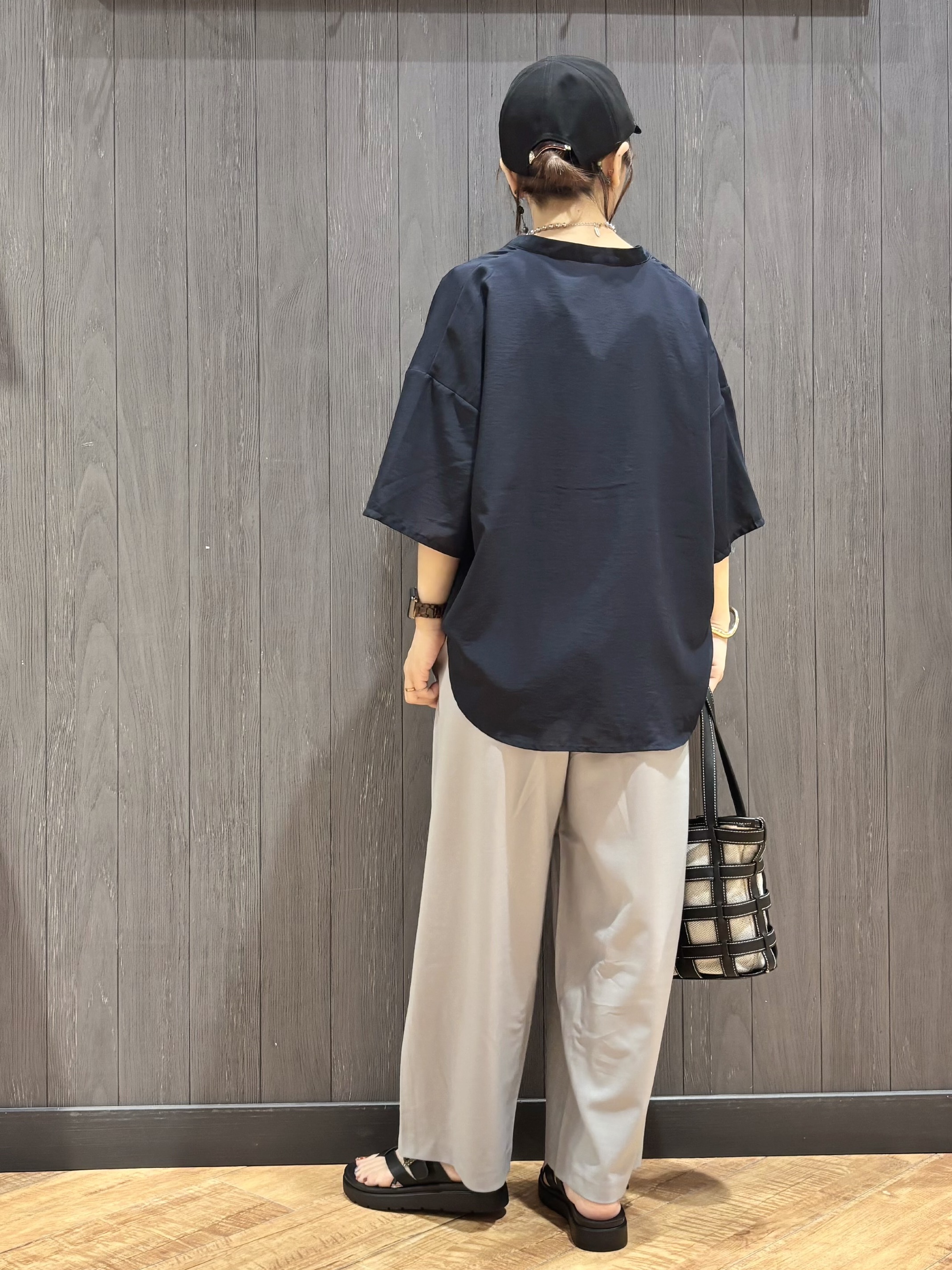 meiさんの「SHOO･LA･RUE｜【洗濯機可/S-LL】大人の抜け感 ゆるっと5分袖シャツ」を使ったコーディネート