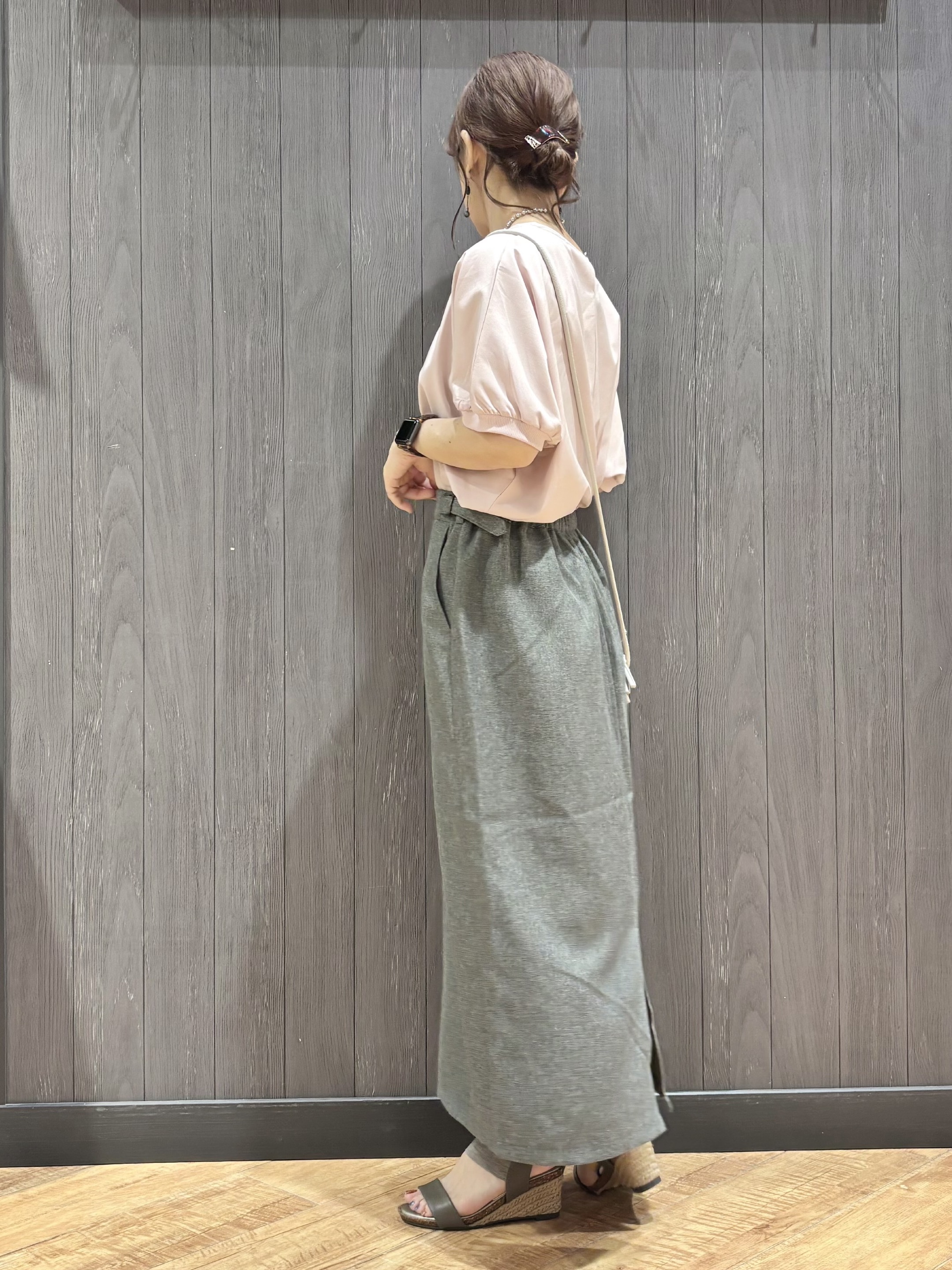 meiさんの「SHOO･LA･RUE｜【洗濯後しわになりにくい】インせず着られる さらっとタッチのドルマンブラウス」を使ったコーディネート