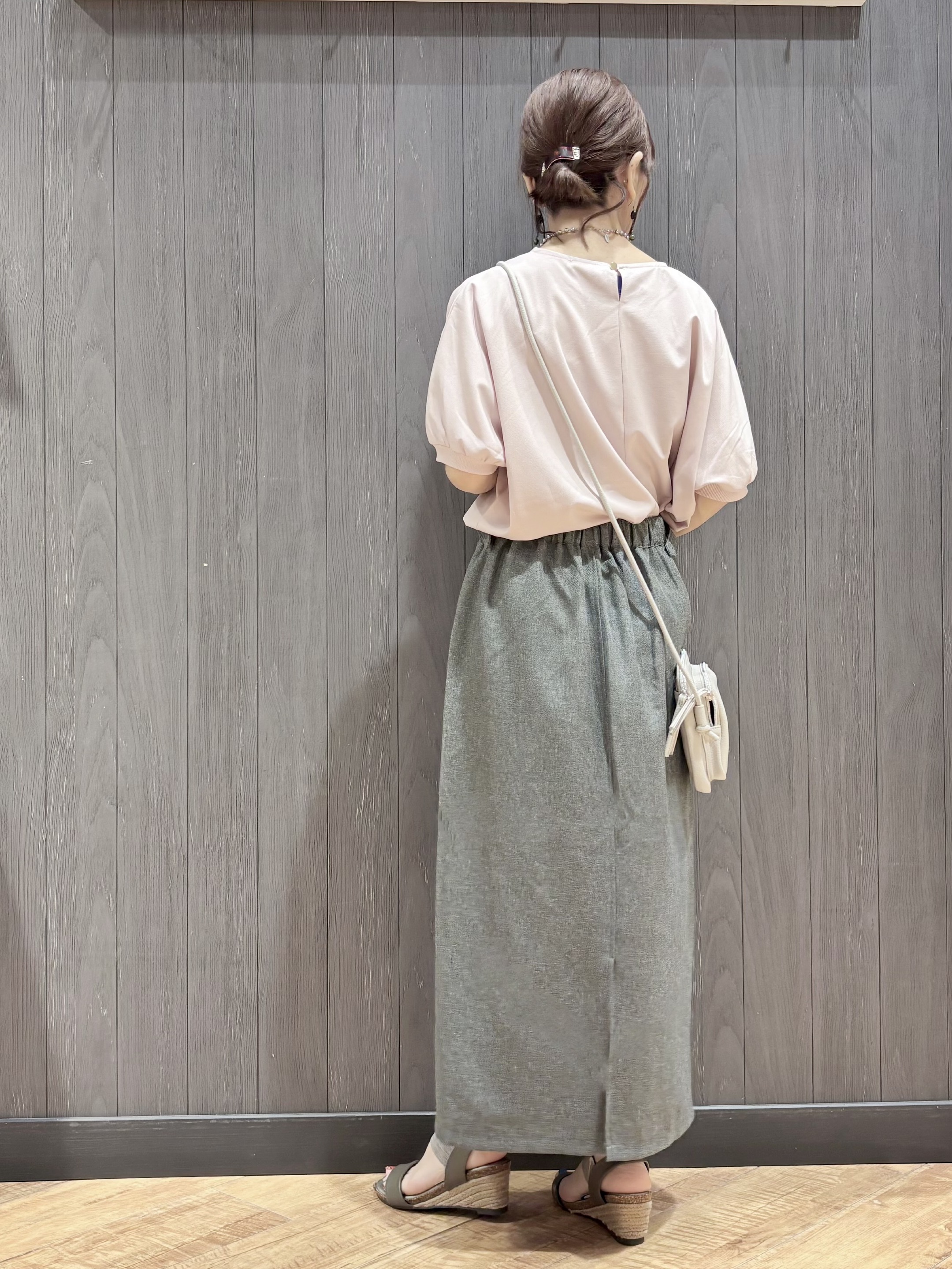 meiさんの「SHOO･LA･RUE｜【洗濯後しわになりにくい】インせず着られる さらっとタッチのドルマンブラウス」を使ったコーディネート