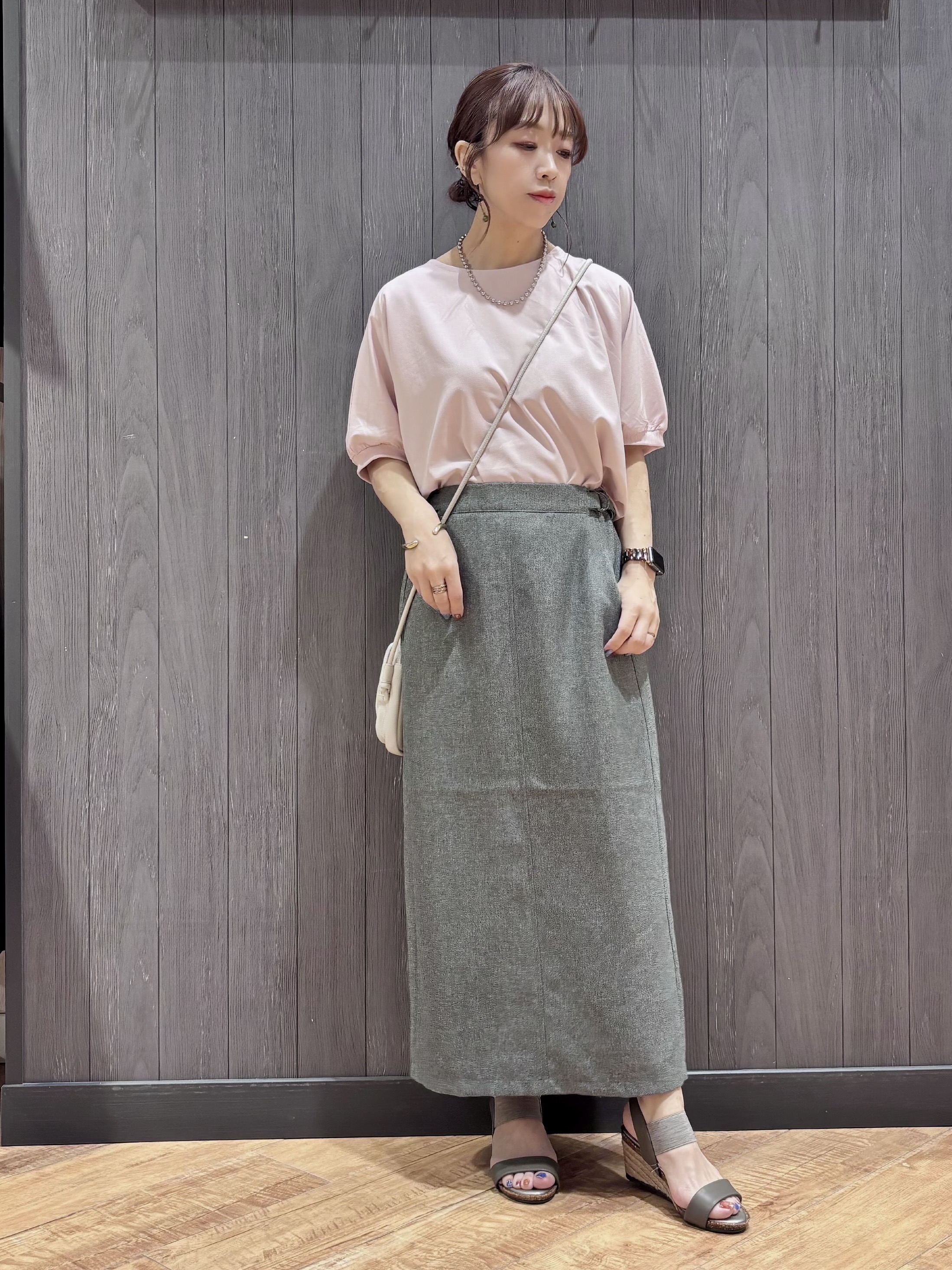 meiさんの「SHOO･LA･RUE｜【洗濯後しわになりにくい】インせず着られる さらっとタッチのドルマンブラウス」を使ったコーディネート