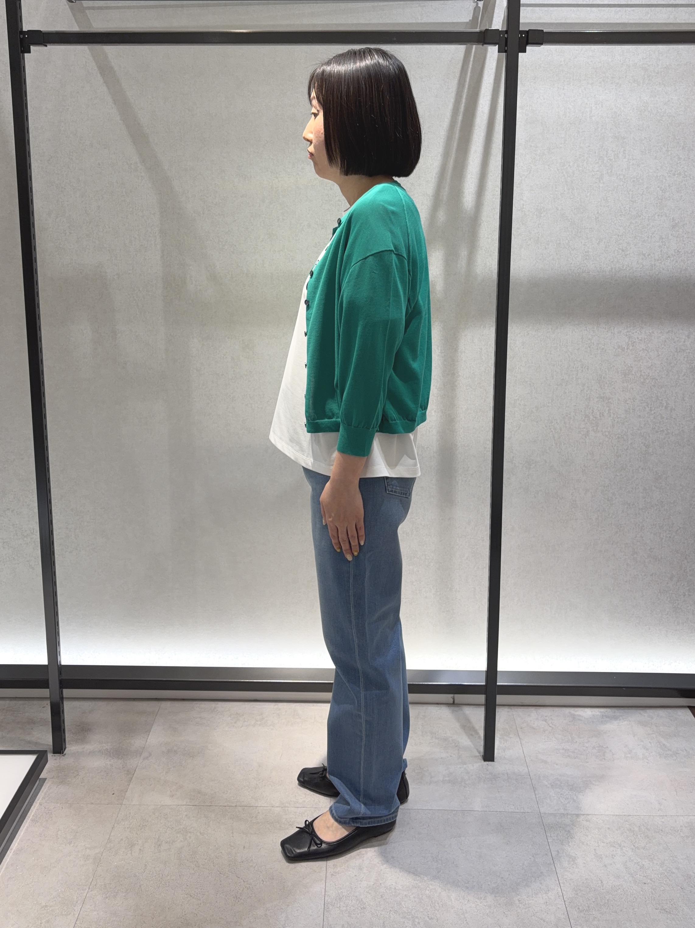 わたなべさんの「UNTITLED｜【洗える/日除け・冷房対策に】ハイゲージクルーネックカーディガン」を使ったコーディネート