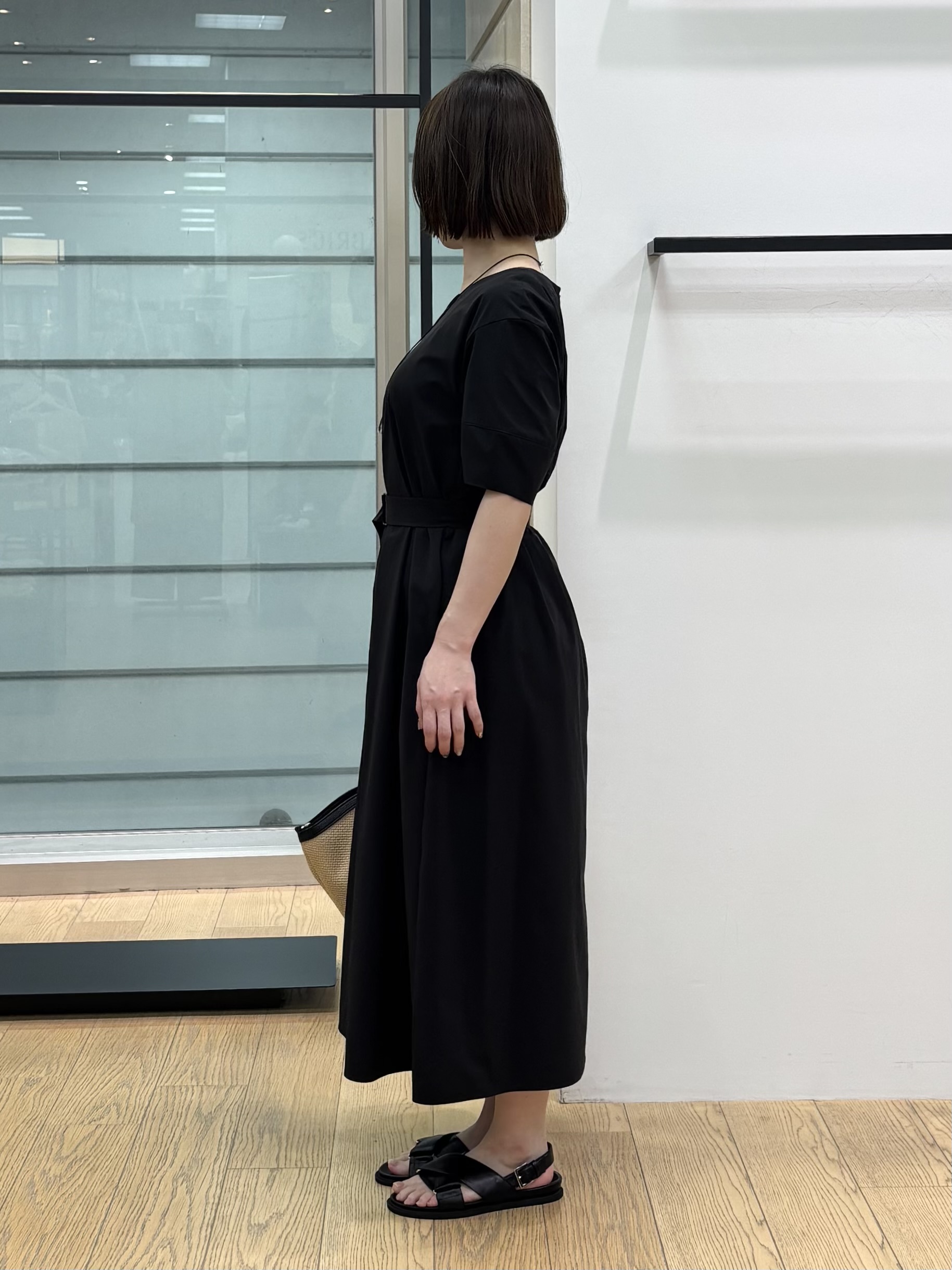 asamiさんの「INDIVI｜【撥水／UVケア／SETUP可能】軽量ベルト付きAラインワンピース」を使ったコーディネート