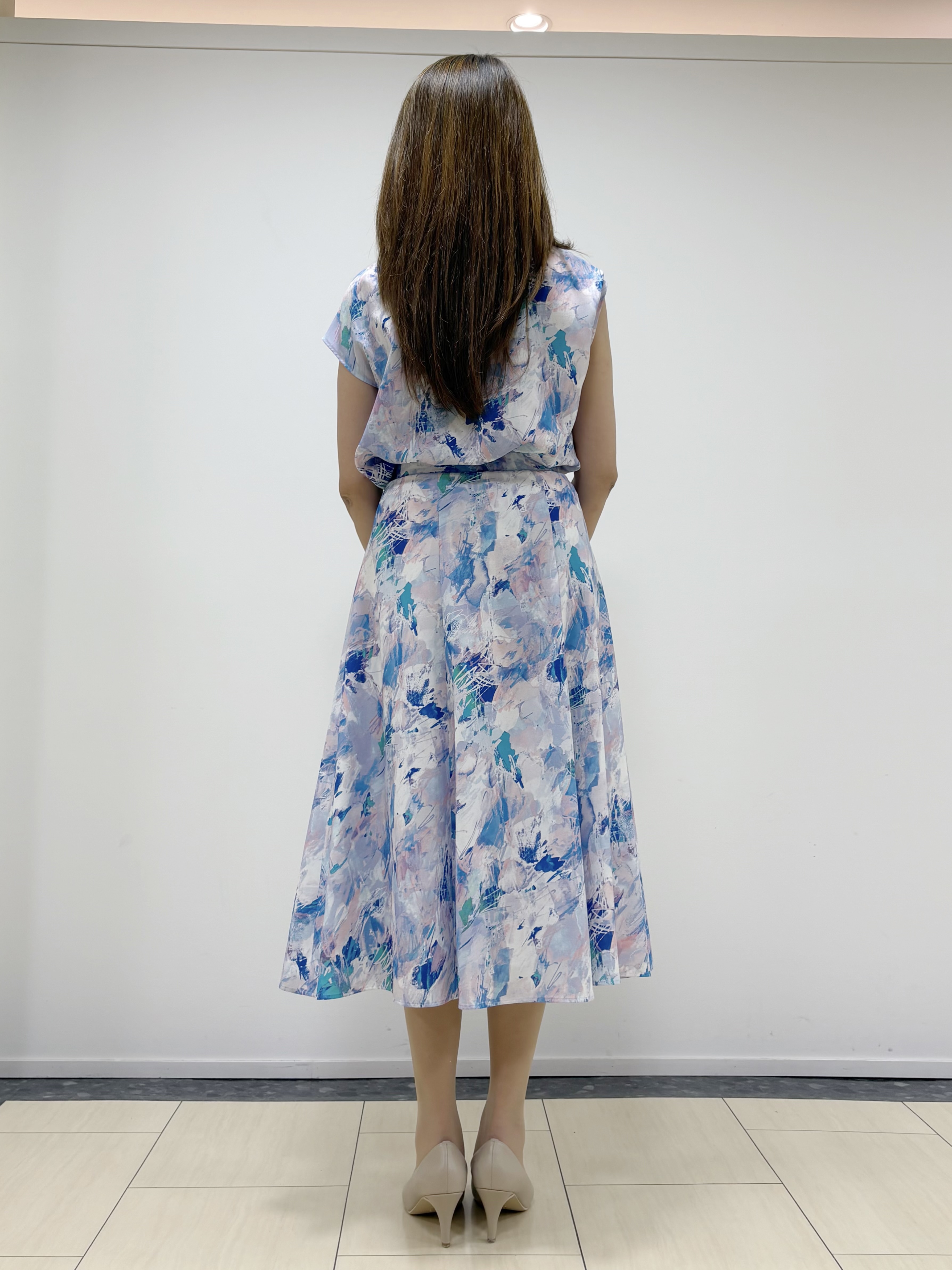 Annaさんの「COUP DE CHANCE｜【手洗い可／日本製／セットアップ可】アート的プリントブラウス」を使ったコーディネート