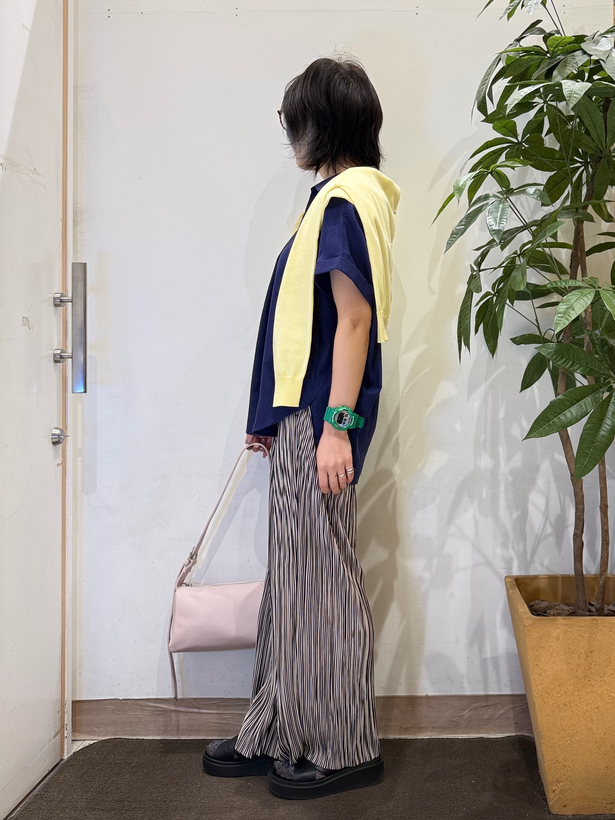 misakiさんの「SHOO･LA･RUE｜【洗濯機可/UV/アンチピリング/S-LL】いろいろボタンが華やか クルーネックカーディガン」を使ったコーディネート