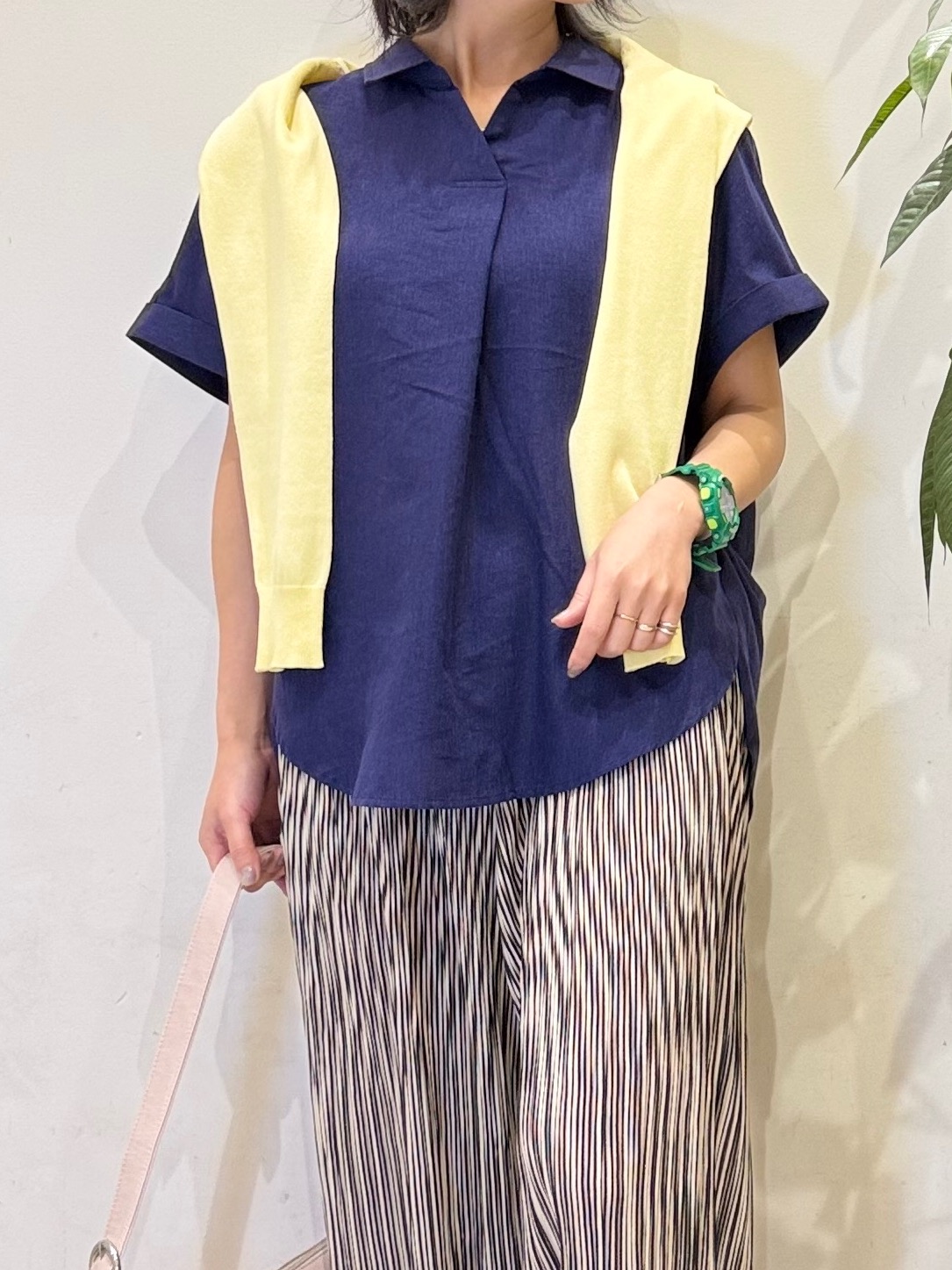 misakiさんの「SHOO･LA･RUE｜【洗濯機可/UV/アンチピリング/S-LL】いろいろボタンが華やか クルーネックカーディガン」を使ったコーディネート