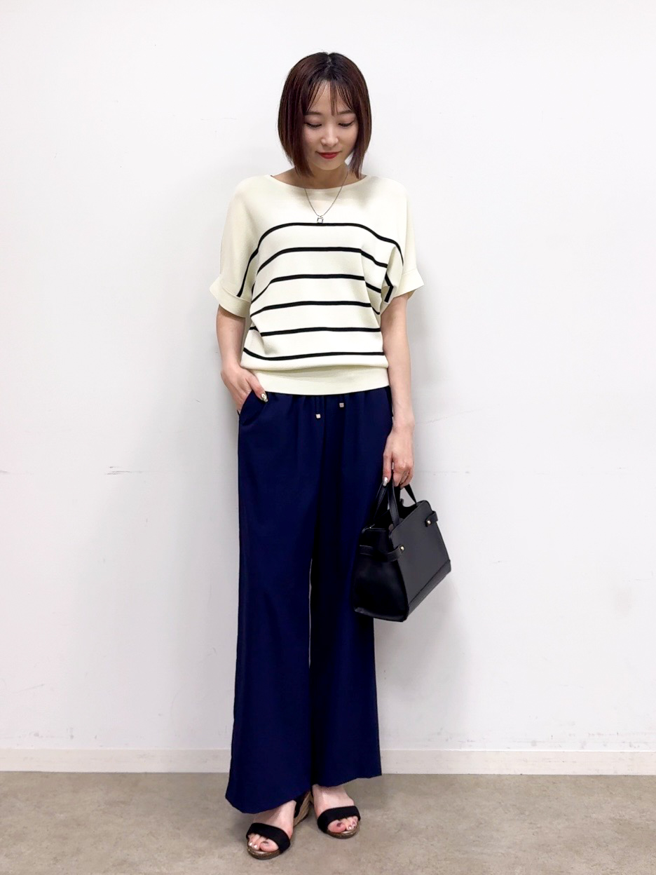 𝐜𝐡𝐢𝐤𝐚さんの「SHOO･LA･RUE｜【毎日洗える/UV】二の腕隠れる さらっとドルマン半袖ニット」を使ったコーディネート