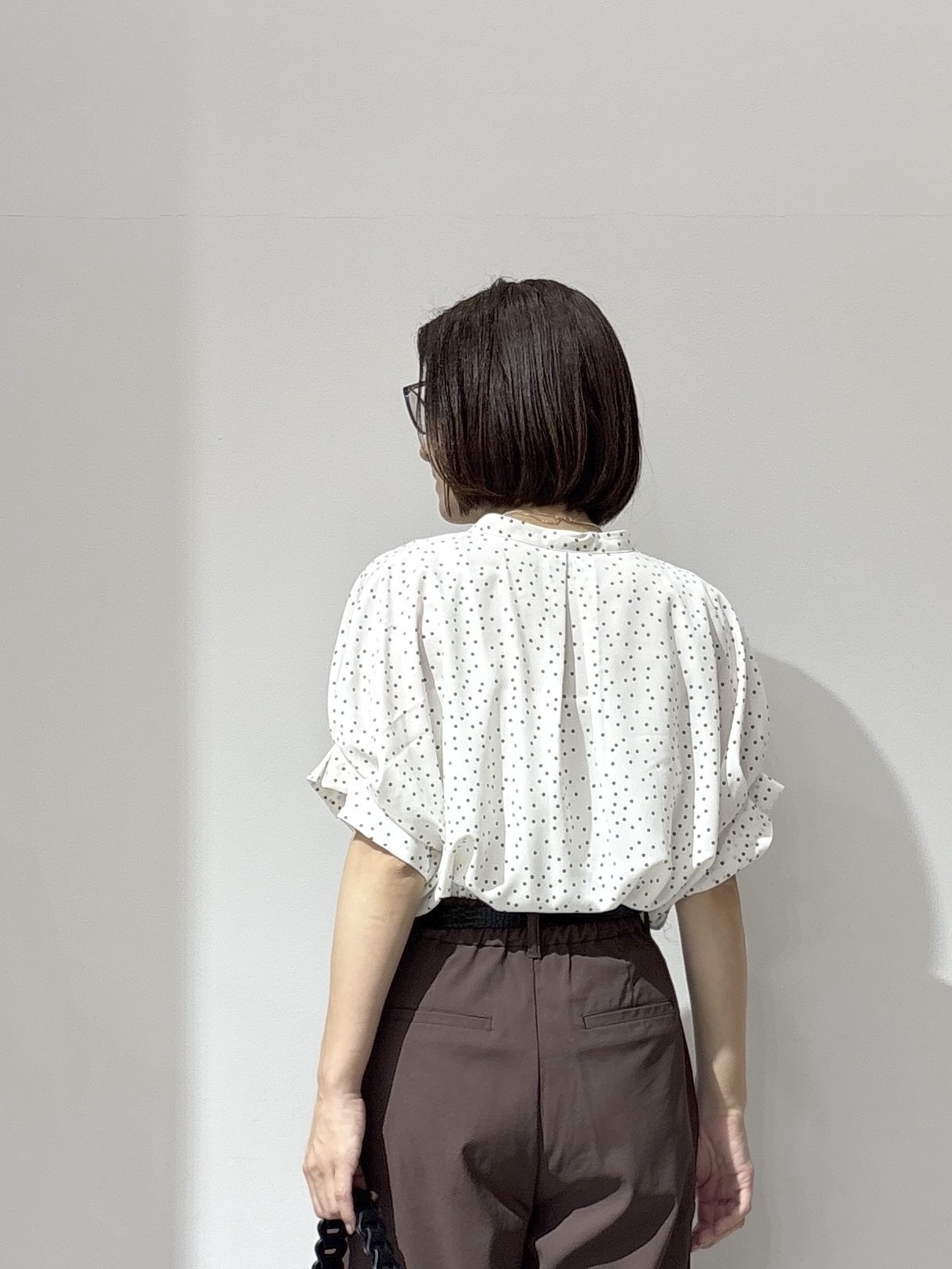 NAKAさんの「OPAQUE.CLIP｜タックスリーブ プリントブラウス《イージーアイロン／洗濯機OK》」を使ったコーディネート