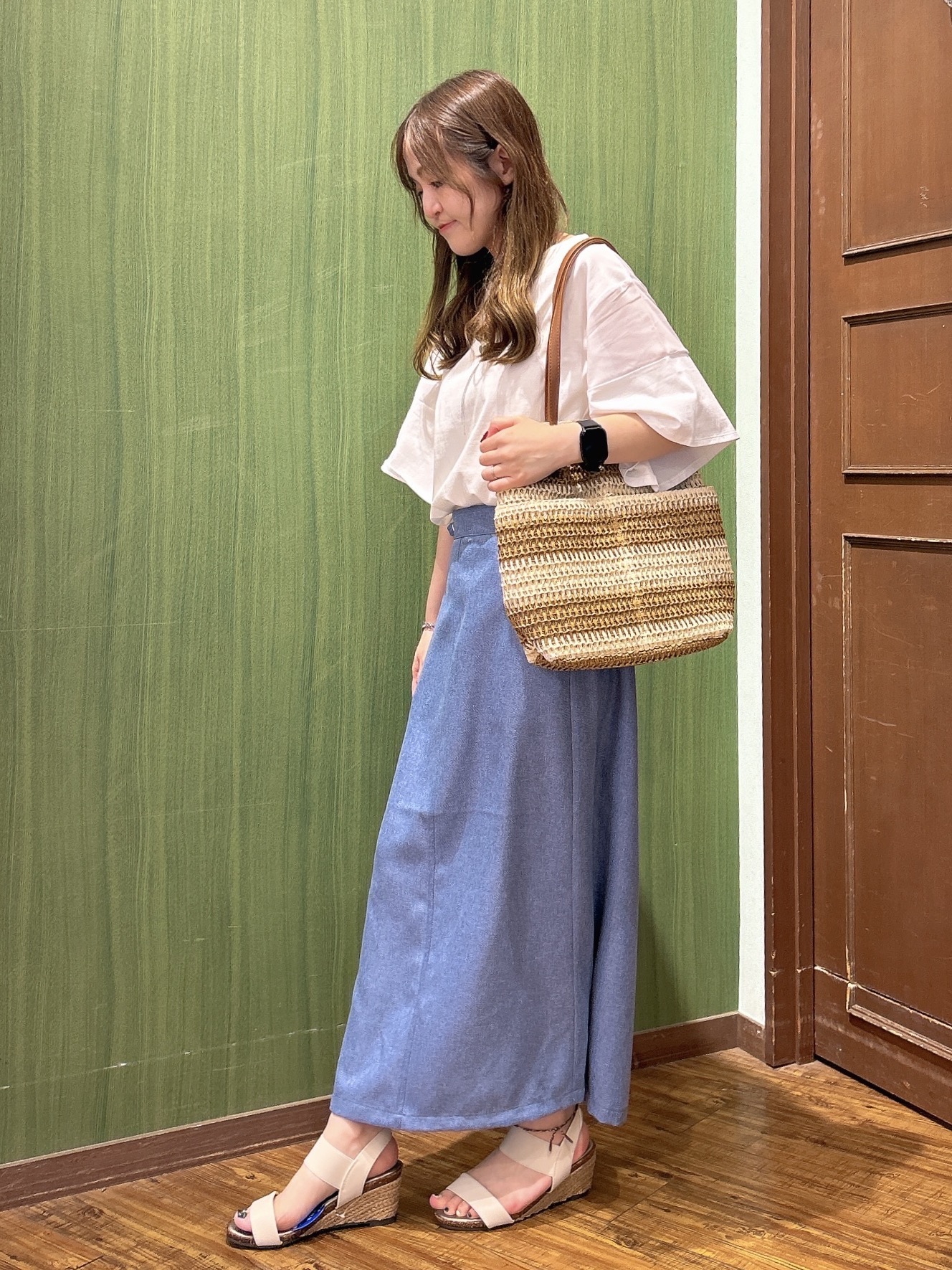 かおりさんの「SHOO･LA･RUE｜【S-LL/洗濯機可/体型カバー】フレアスリーブで二の腕を自然に隠せる 浅VネックTシャツ」を使ったコーディネート