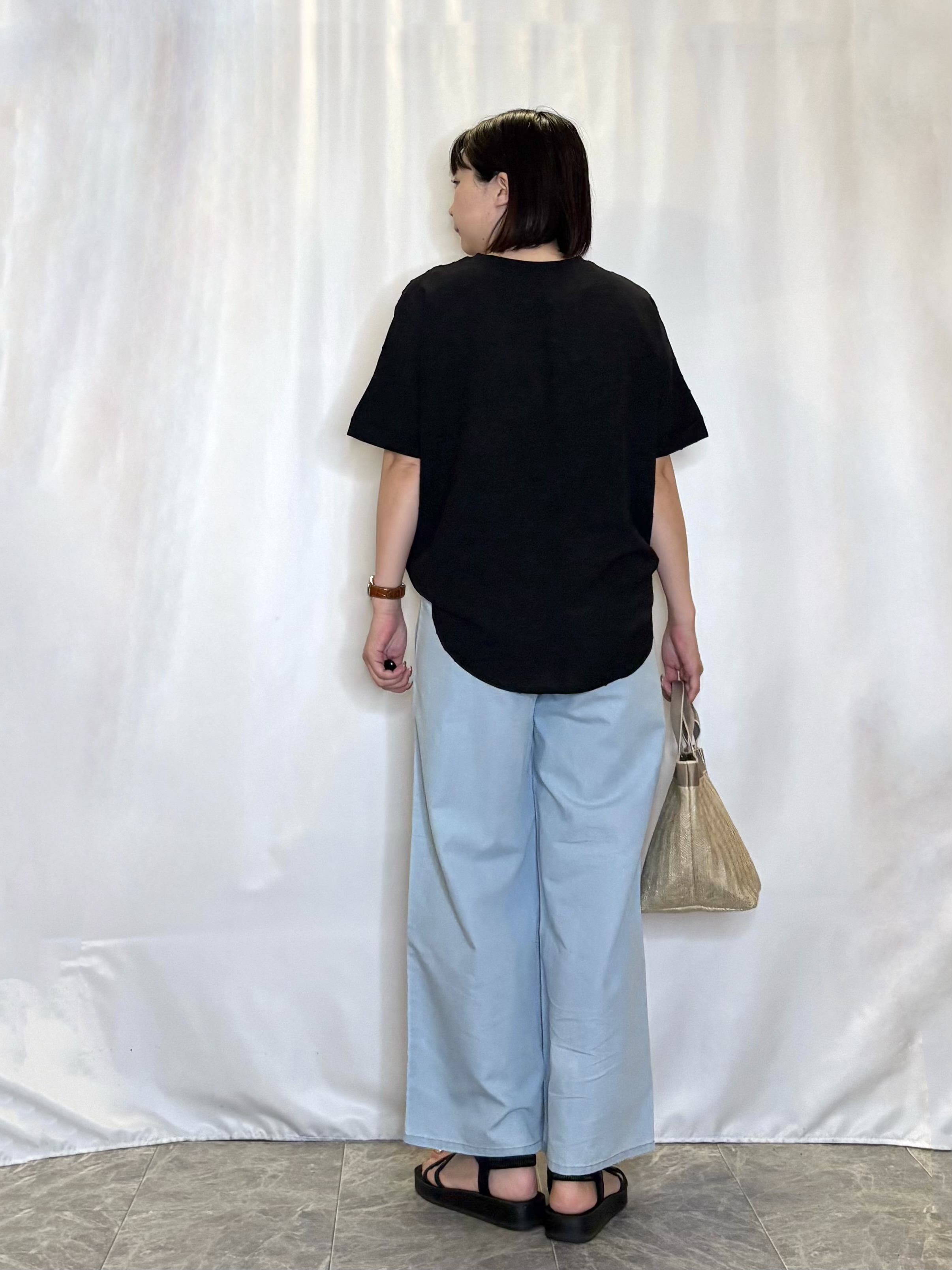 ネリさんの「SHOO･LA･RUE｜【洗濯後しわになりにくい/体型カバー】ドビードットで上品に ドルマントップス」を使ったコーディネート