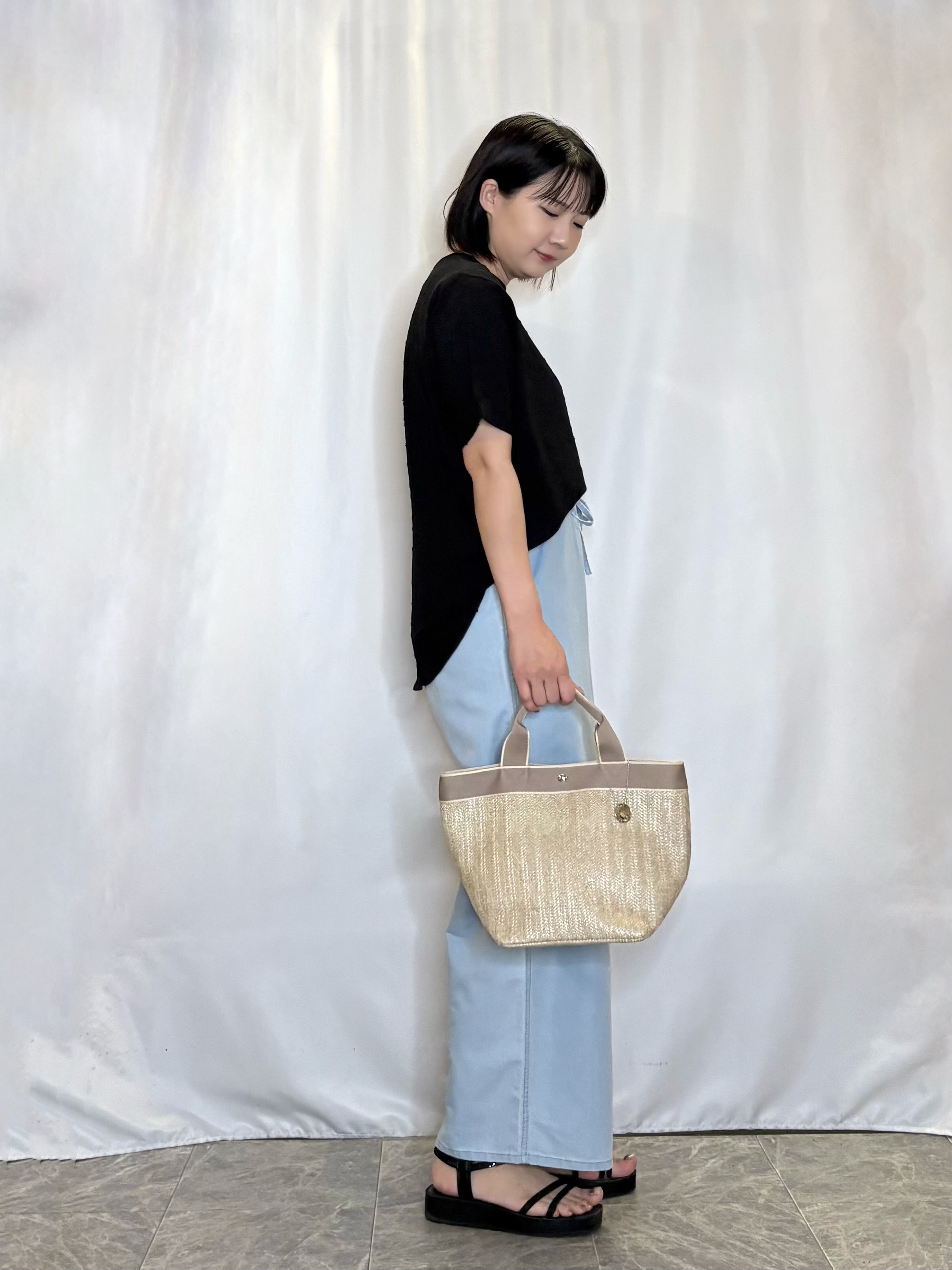 ネリさんの「SHOO･LA･RUE｜【洗濯後しわになりにくい/体型カバー】ドビードットで上品に ドルマントップス」を使ったコーディネート