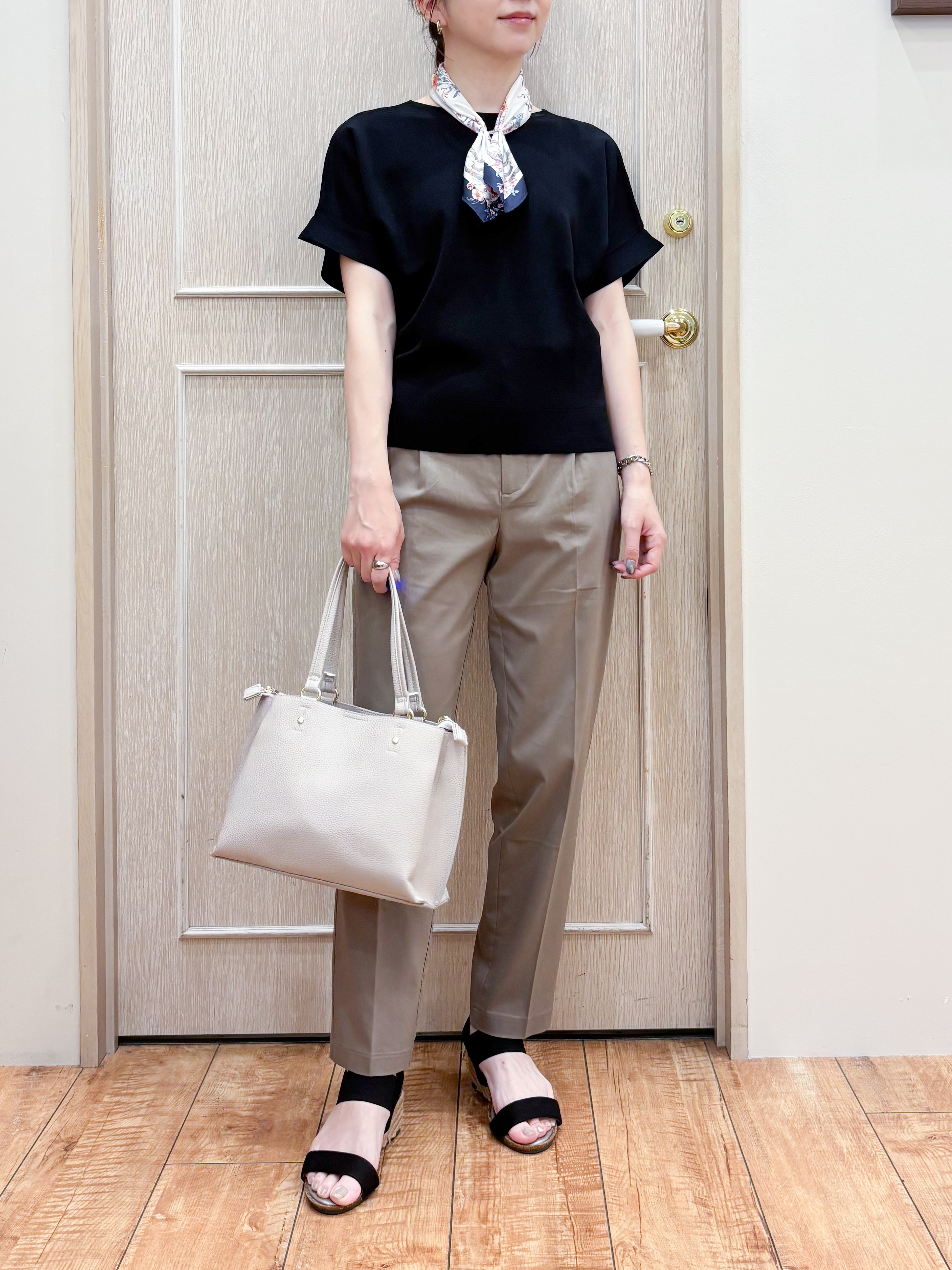 なみさんの「SHOO･LA･RUE｜【毎日洗える/UV】二の腕隠れる さらっとドルマン半袖ニット」を使ったコーディネート