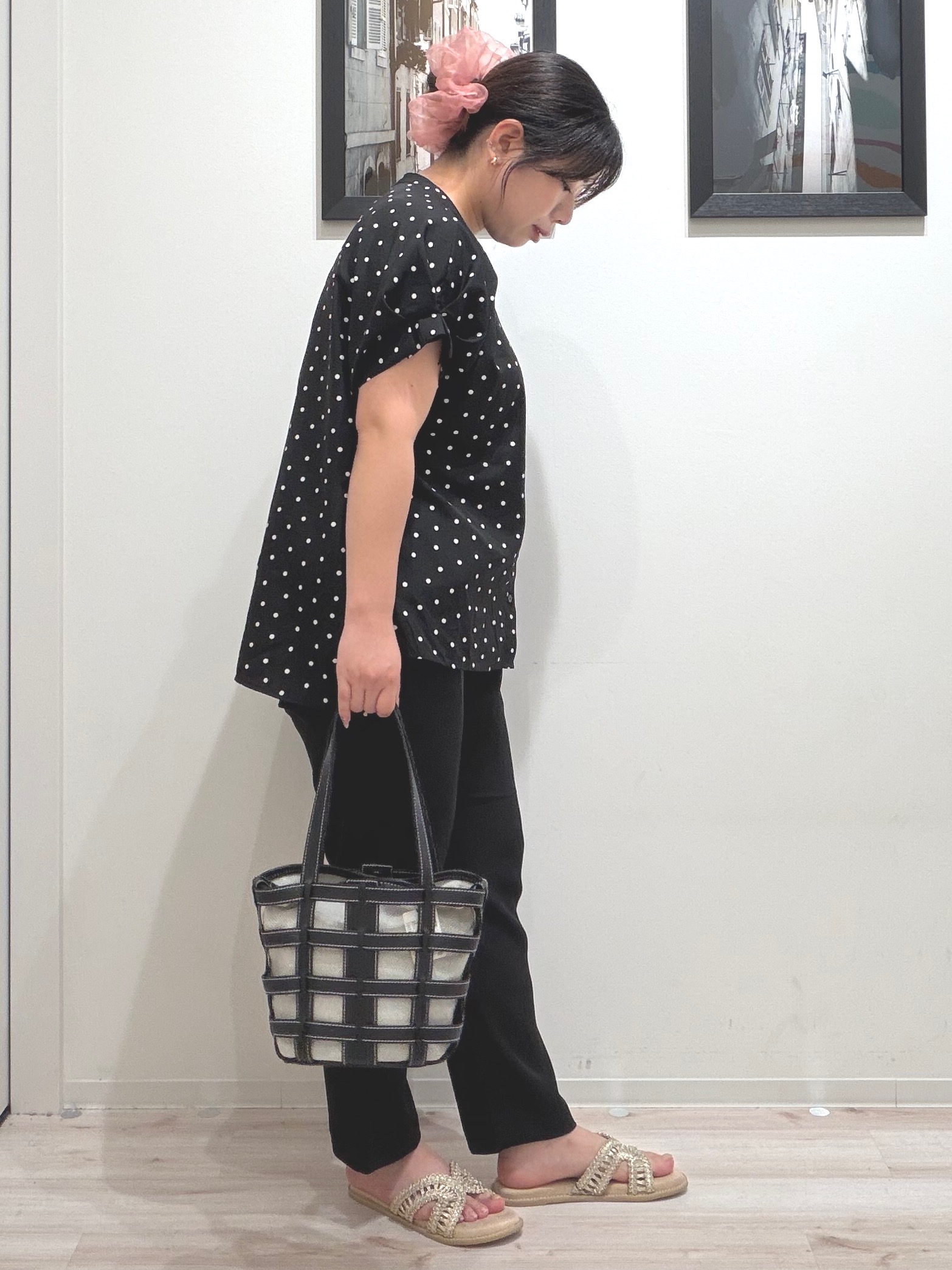 まちゃんなちゃんさんの「SHOO･LA･RUE｜【洗濯機可／洗濯後しわになりにくい】大人の甘さをプラスする ドット柄袖タックブラウス」を使ったコーディネート