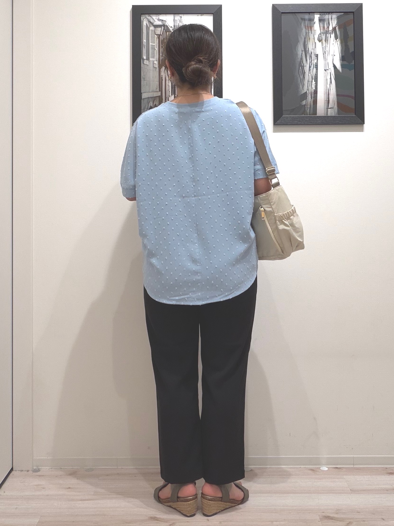 まちゃんなちゃんさんの「SHOO･LA･RUE｜【洗濯後しわになりにくい/体型カバー】ドビードットで上品に ドルマントップス」を使ったコーディネート