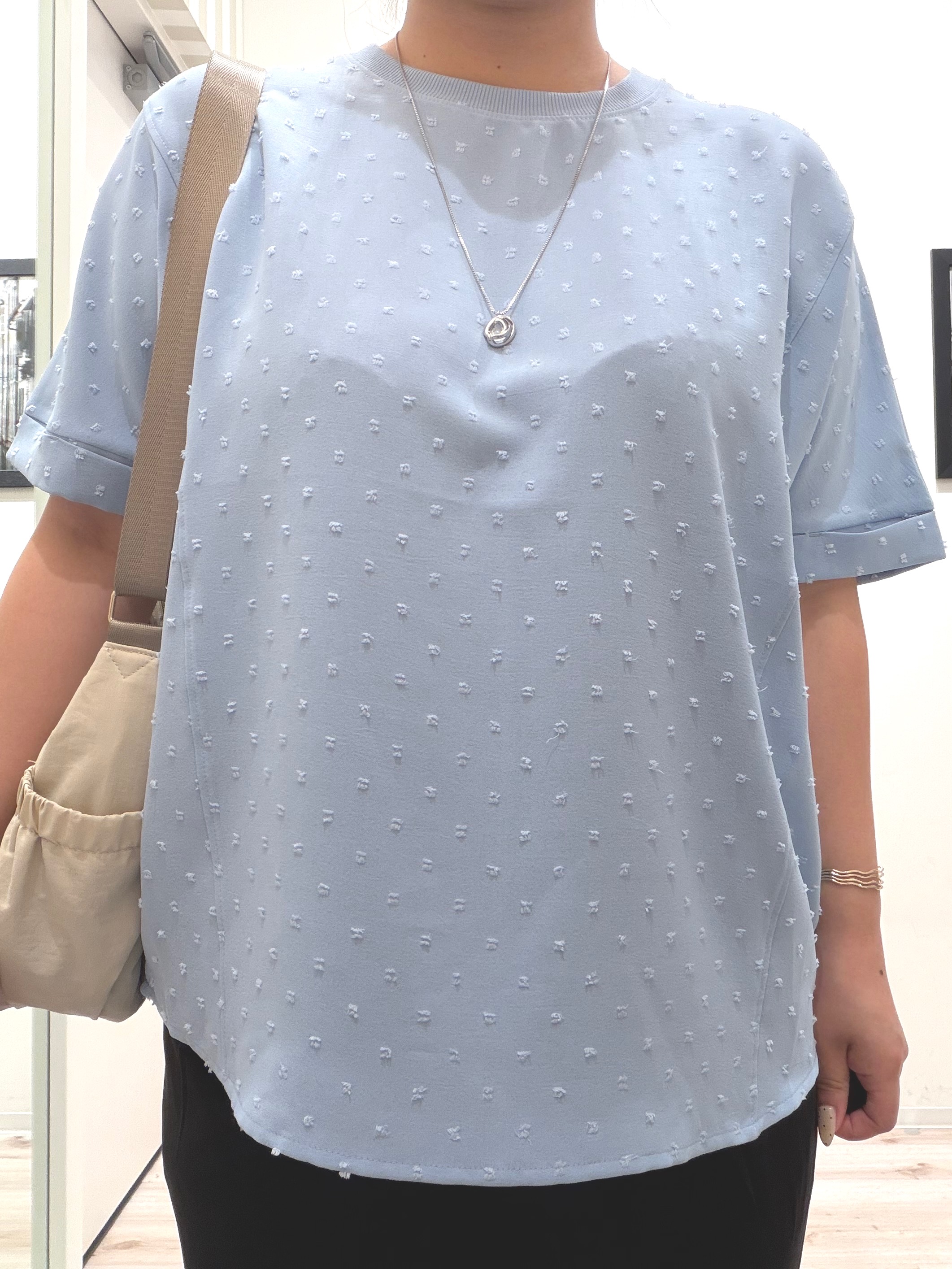 まちゃんなちゃんさんの「SHOO･LA･RUE｜【洗濯後しわになりにくい/体型カバー】ドビードットで上品に ドルマントップス」を使ったコーディネート