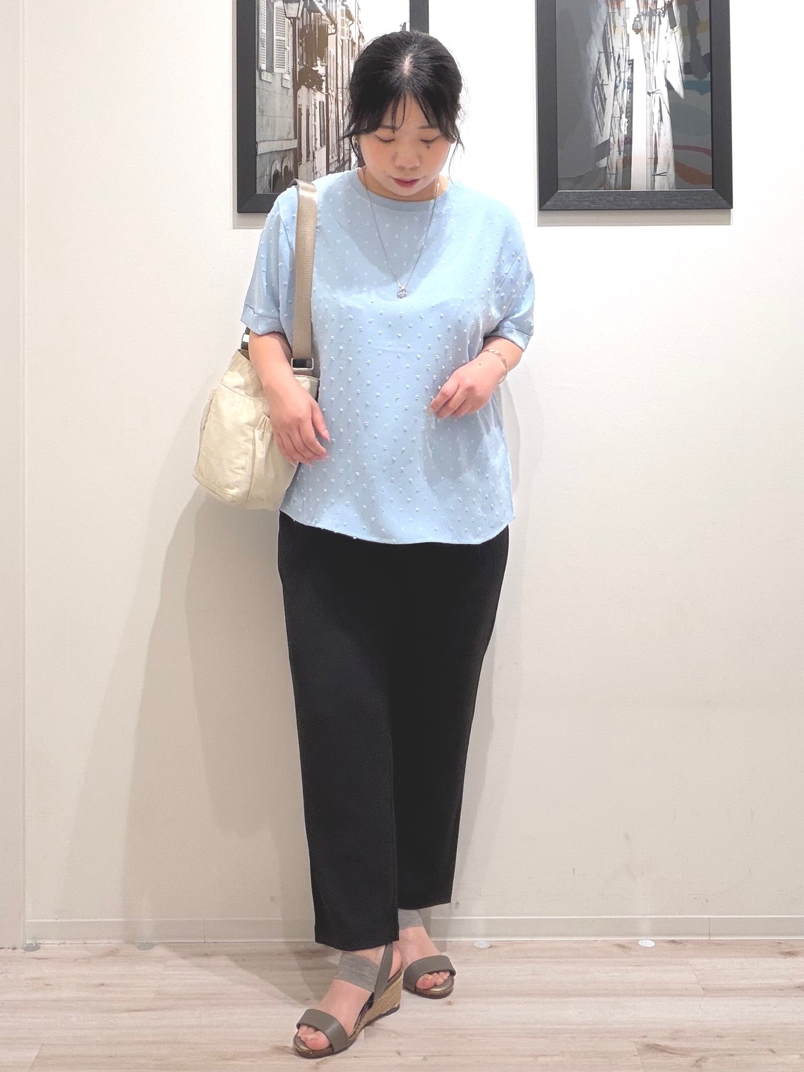 まちゃんなちゃんさんの「SHOO･LA･RUE｜【洗濯後しわになりにくい/体型カバー】ドビードットで上品に ドルマントップス」を使ったコーディネート