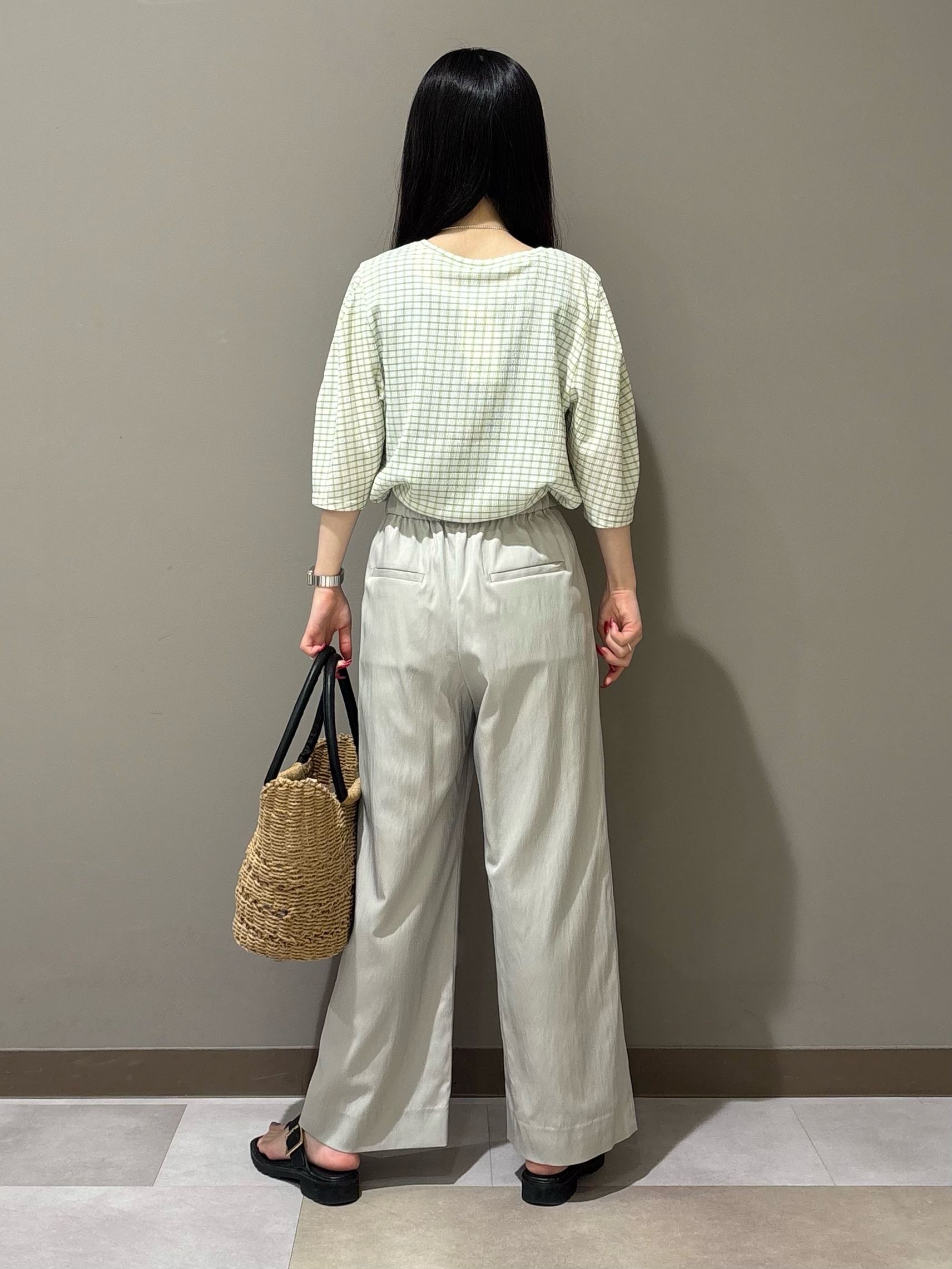 KEIKOさんの「INDIVI｜【UVケア／吸汗速乾】チェック柄タックボリュームスリーブトップス」を使ったコーディネート