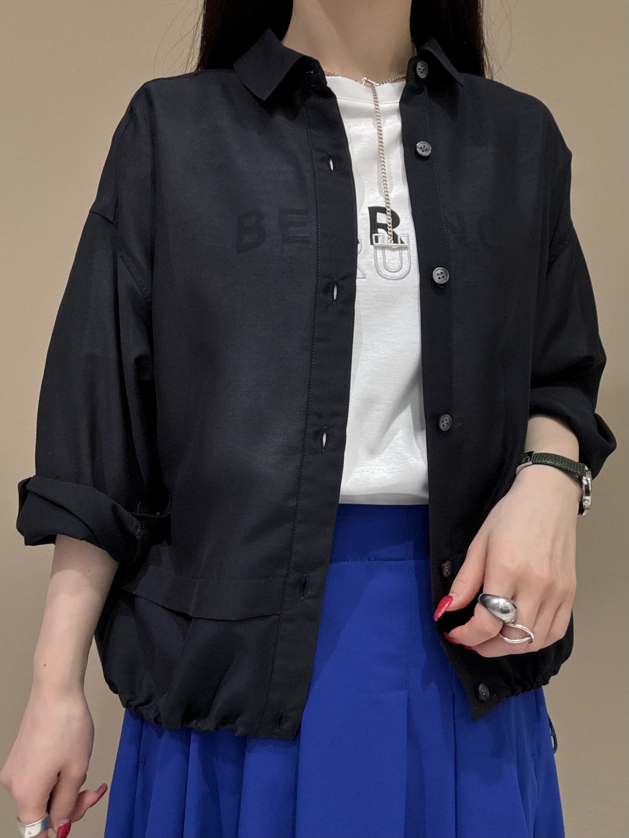 KEIKOさんの「INDIVI｜【接触冷感／洗える／2WAY】ドロスト付 シアーシャンブレーシャツ」を使ったコーディネート