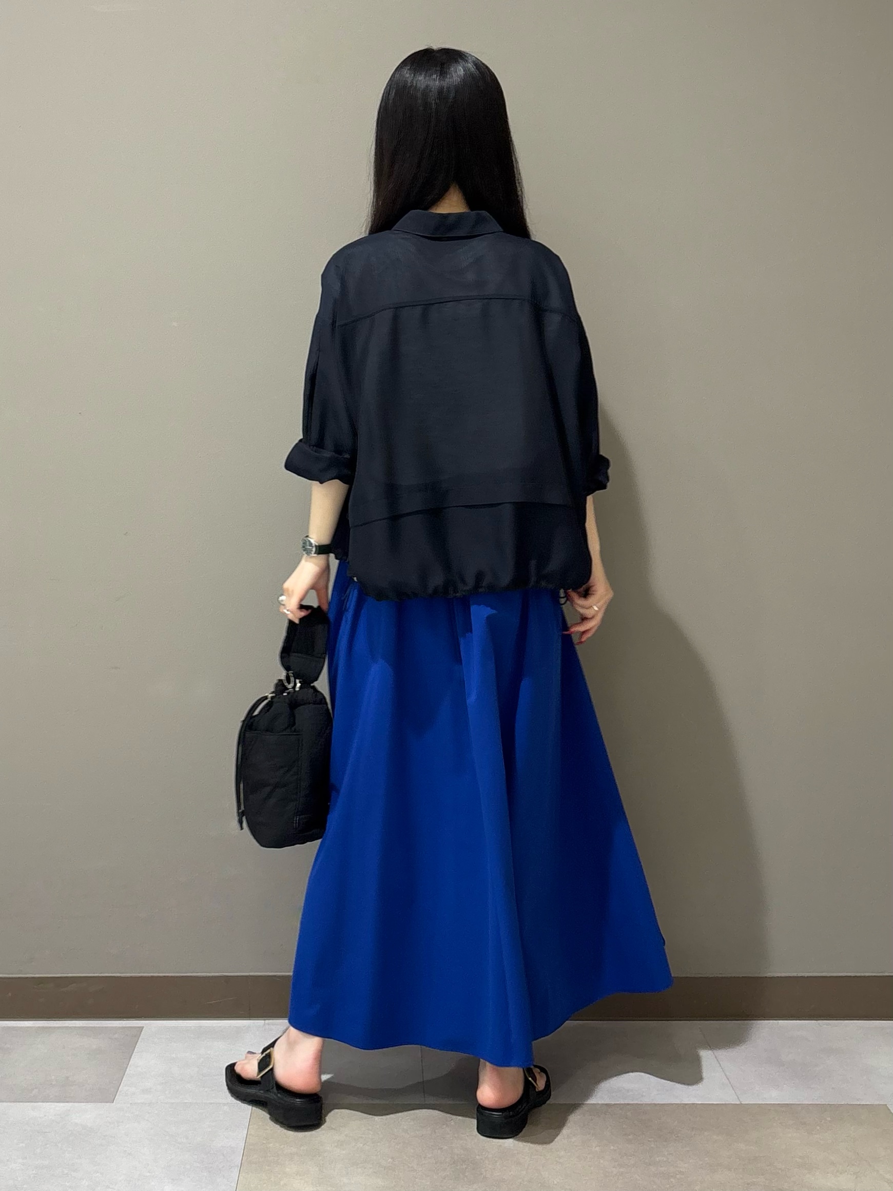 KEIKOさんの「INDIVI｜【接触冷感／洗える／2WAY】ドロスト付 シアーシャンブレーシャツ」を使ったコーディネート