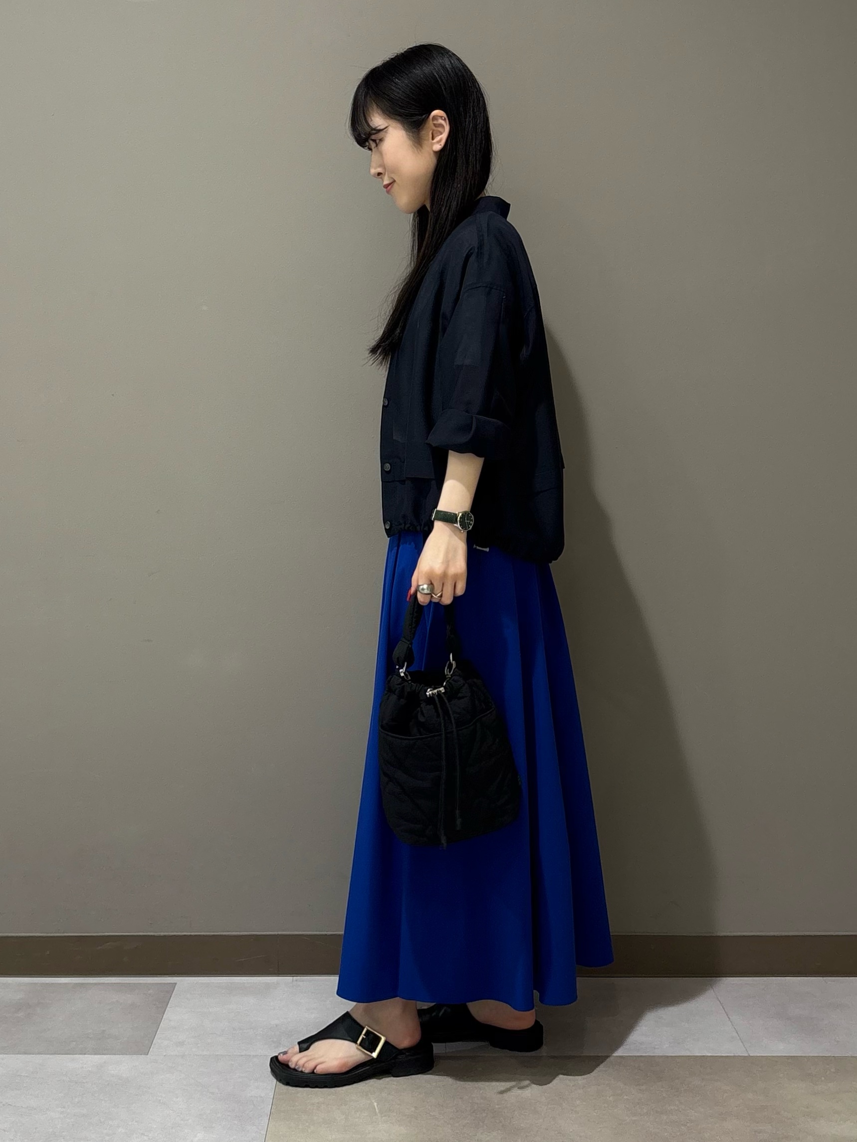 KEIKOさんの「INDIVI｜【接触冷感／洗える／2WAY】ドロスト付 シアーシャンブレーシャツ」を使ったコーディネート