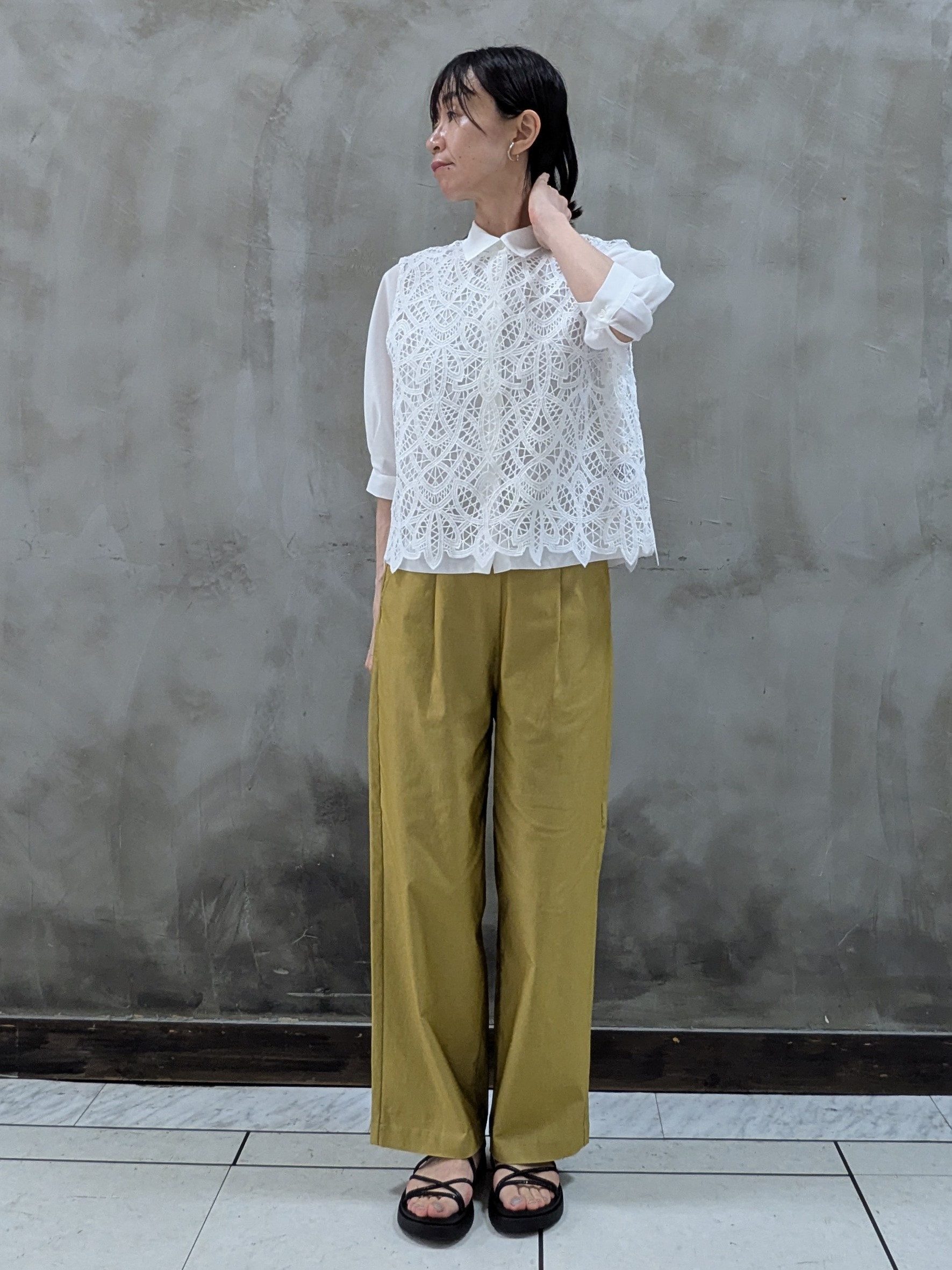 shioさんの「grove｜【2点SET・二の腕カバー】レースベスト&times;シアーブラウスSET」を使ったコーディネート