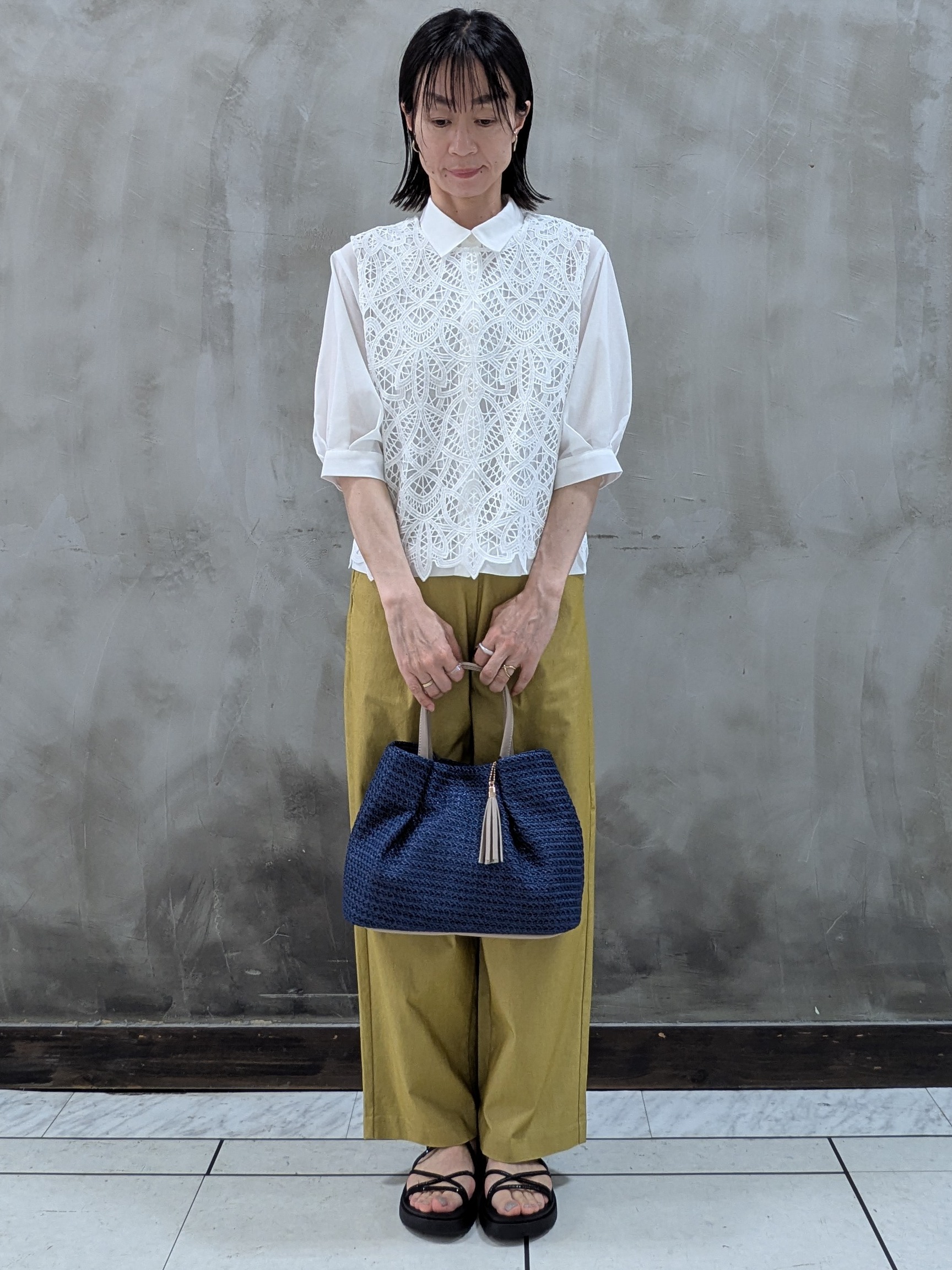shioさんの「grove｜【2点SET・二の腕カバー】レースベスト&times;シアーブラウスSET」を使ったコーディネート