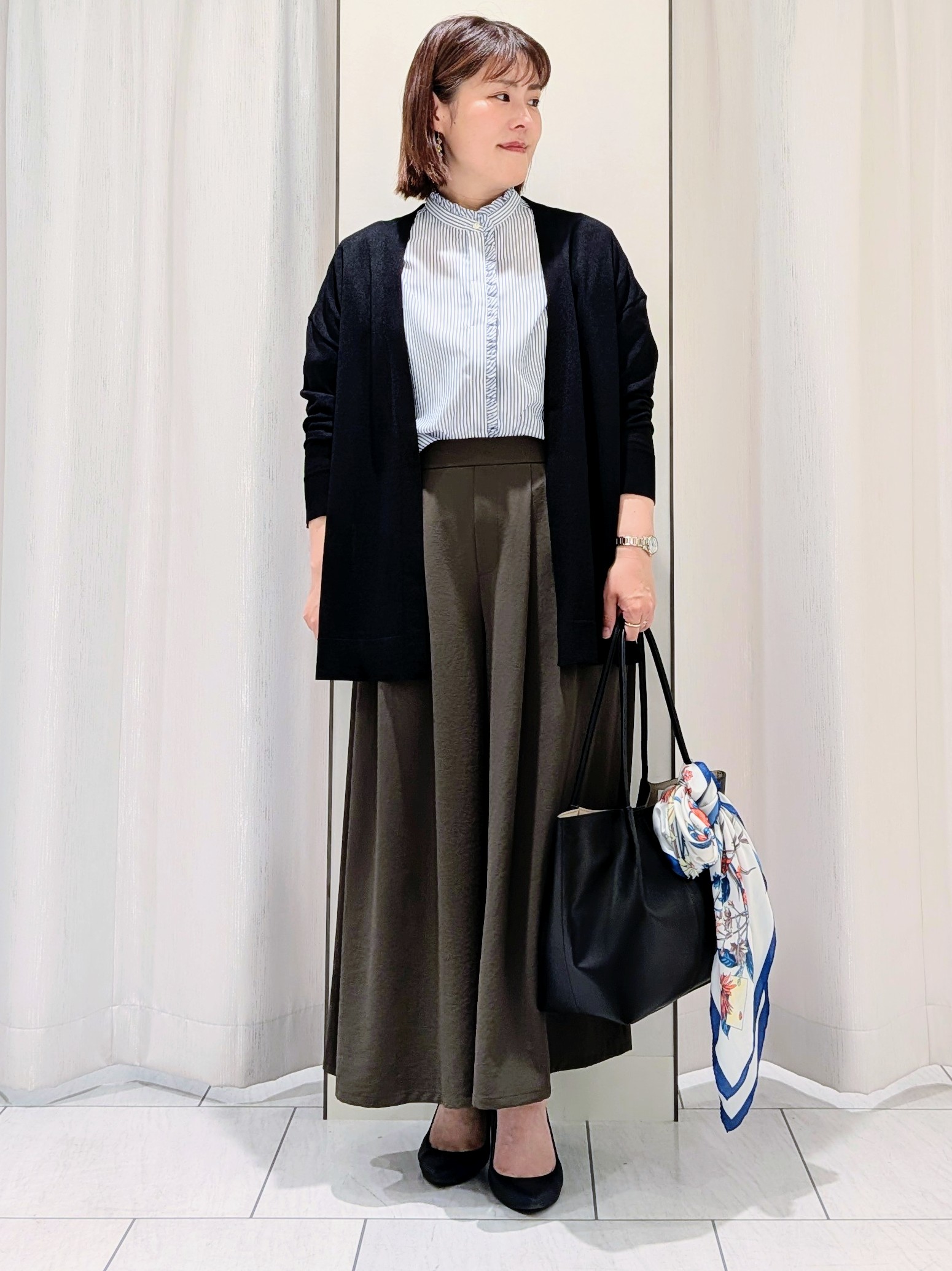 Onumaさんの「UNTITLED｜【接触冷感/通気性/洗える】スタンドカラーフリルブラウス」を使ったコーディネート