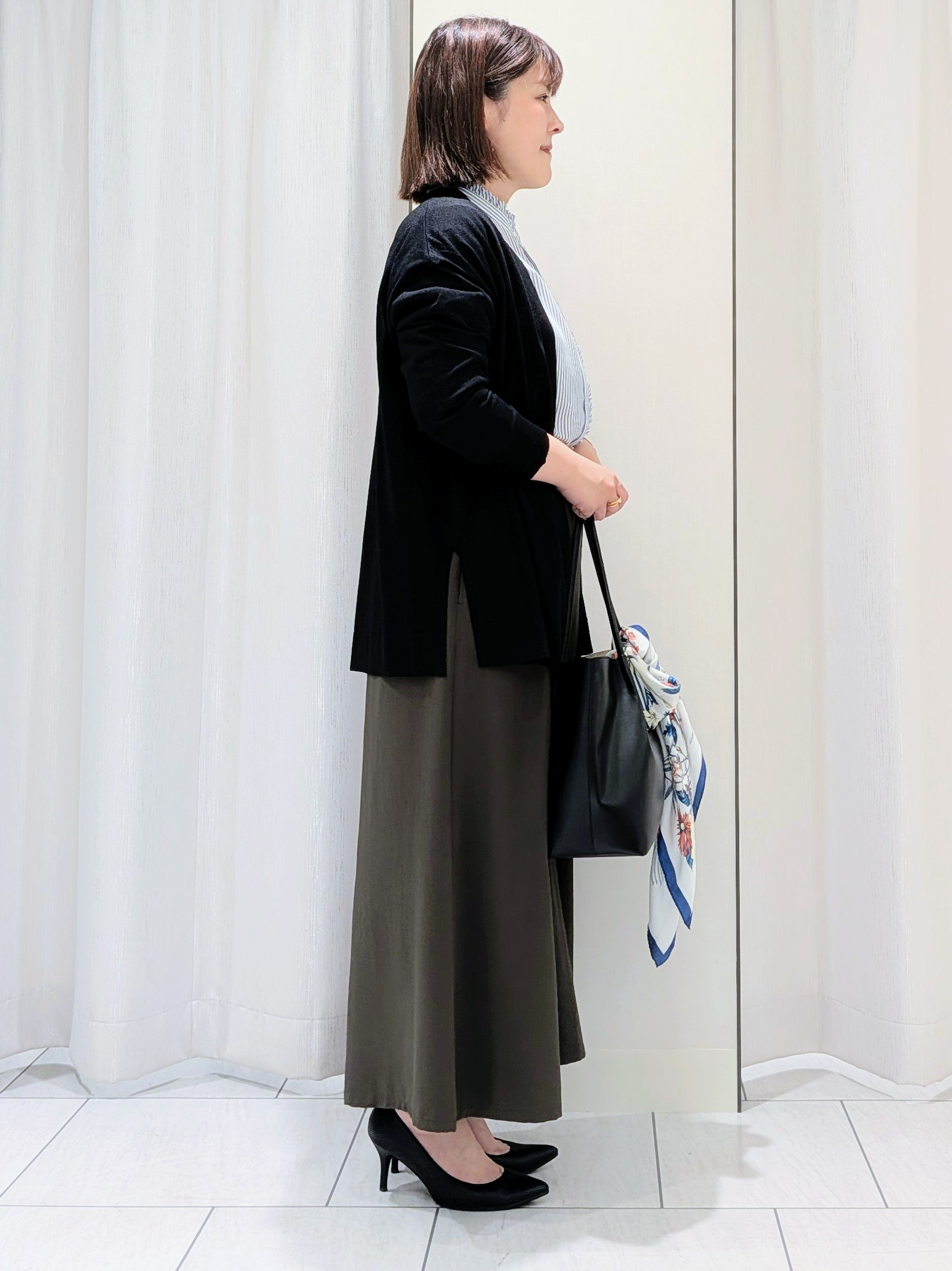 Onumaさんの「UNTITLED｜【接触冷感/通気性/洗える】スタンドカラーフリルブラウス」を使ったコーディネート