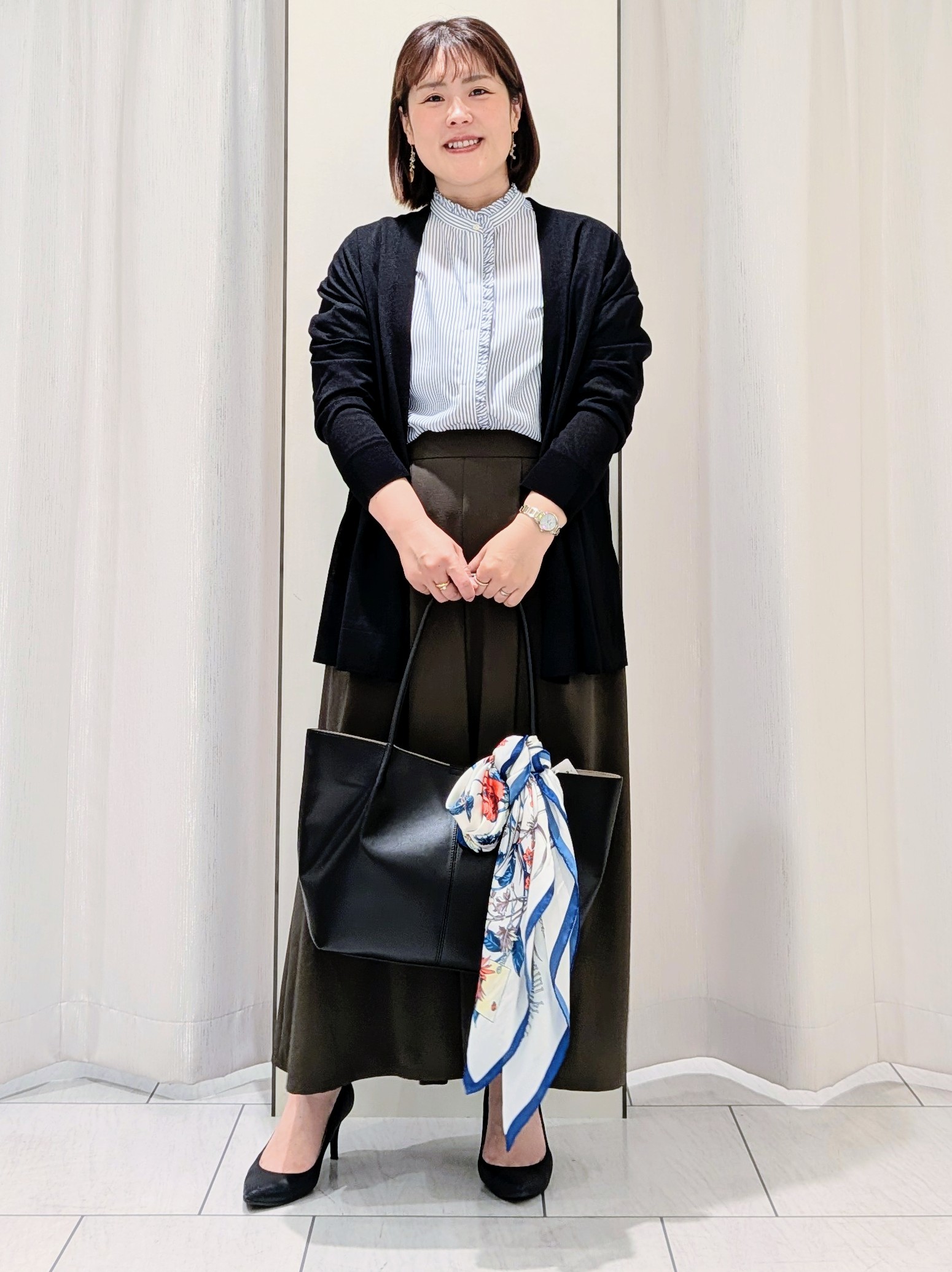Onumaさんの「UNTITLED｜【接触冷感/通気性/洗える】スタンドカラーフリルブラウス」を使ったコーディネート