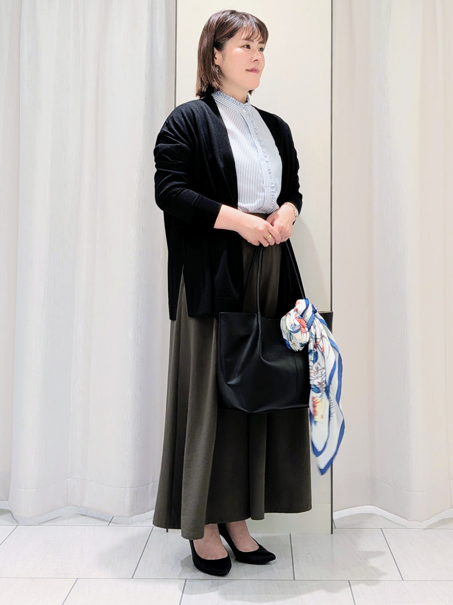 Onumaさんの「UNTITLED｜【接触冷感/通気性/洗える】スタンドカラーフリルブラウス」を使ったコーディネート