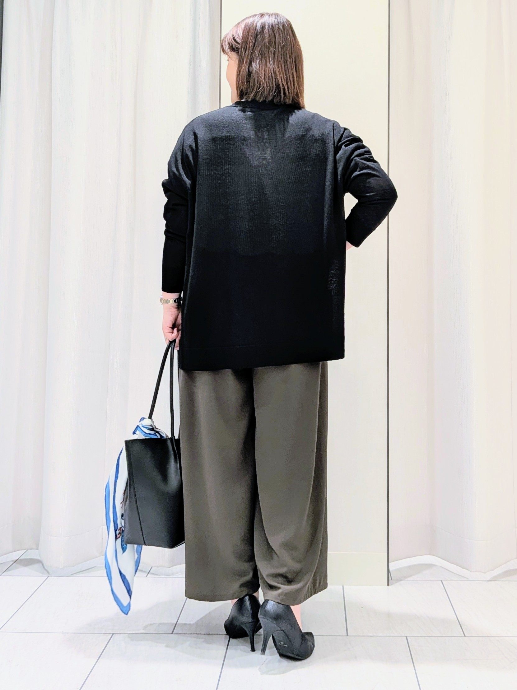 Onumaさんの「UNTITLED｜【接触冷感/通気性/洗える】スタンドカラーフリルブラウス」を使ったコーディネート