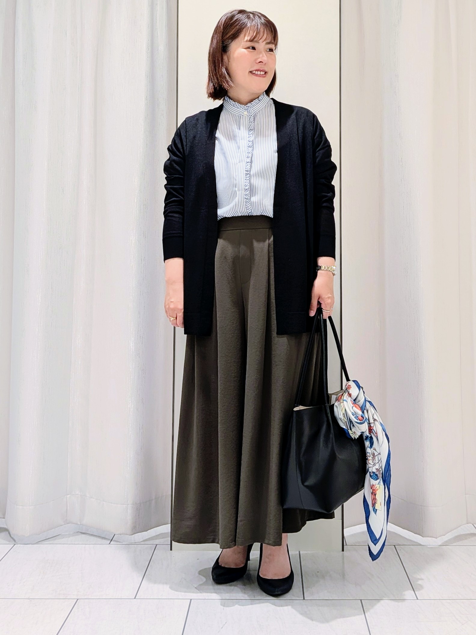 Onumaさんの「UNTITLED｜【接触冷感/通気性/洗える】スタンドカラーフリルブラウス」を使ったコーディネート