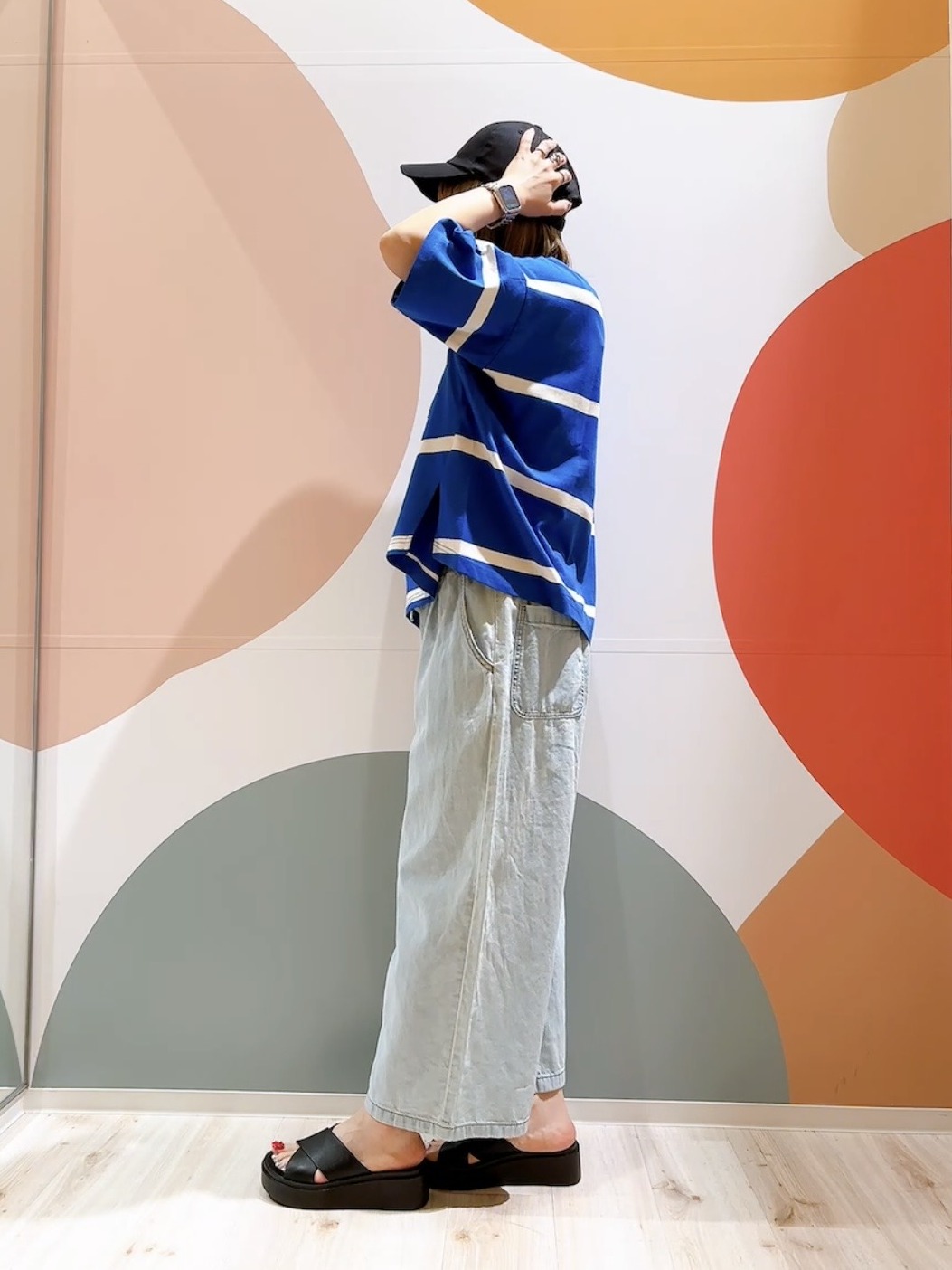 長男さんの「SHOO･LA･RUE｜【S-LL】涼しげで爽やか 太ボーダー斜め切り替えTシャツ」を使ったコーディネート