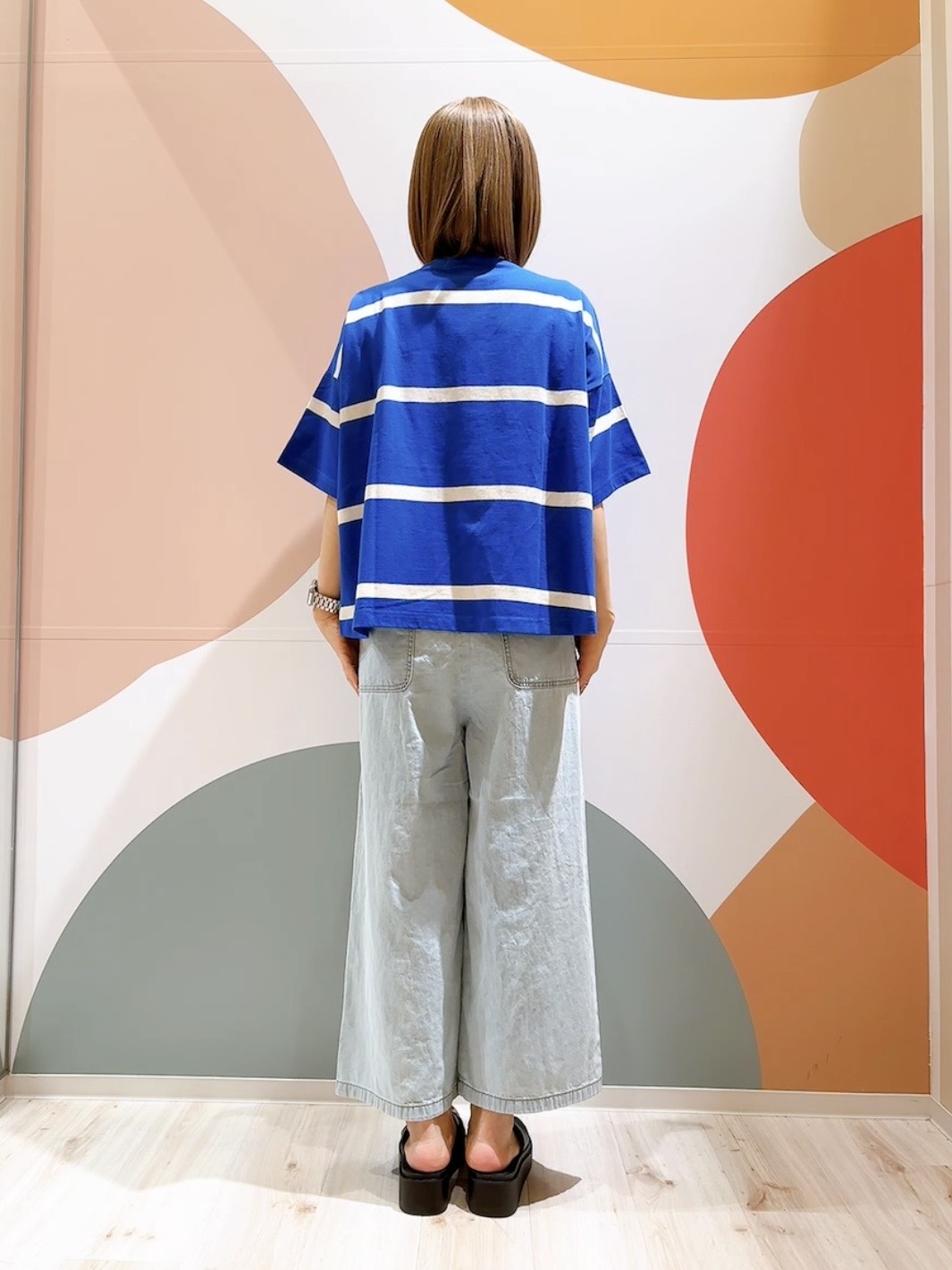 長男さんの「SHOO･LA･RUE｜【S-LL】涼しげで爽やか 太ボーダー斜め切り替えTシャツ」を使ったコーディネート